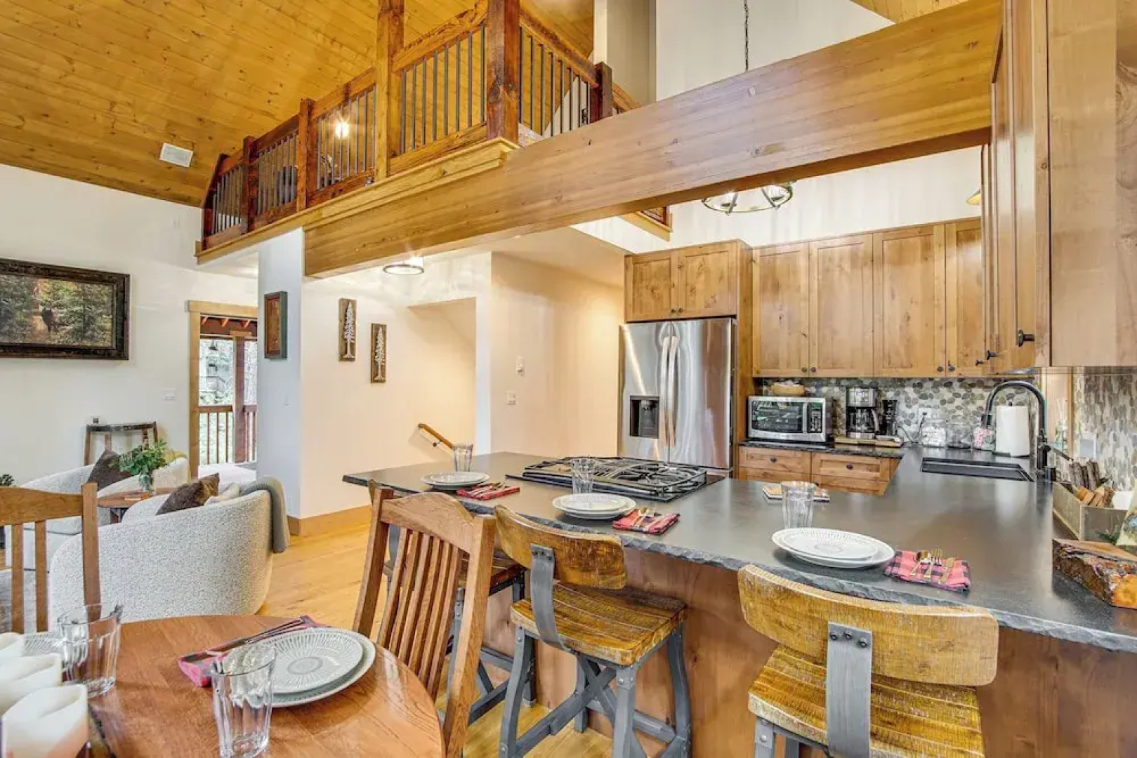 Cle Elum Cabin w/ Hot Tub, 4 Grills & Game Room!