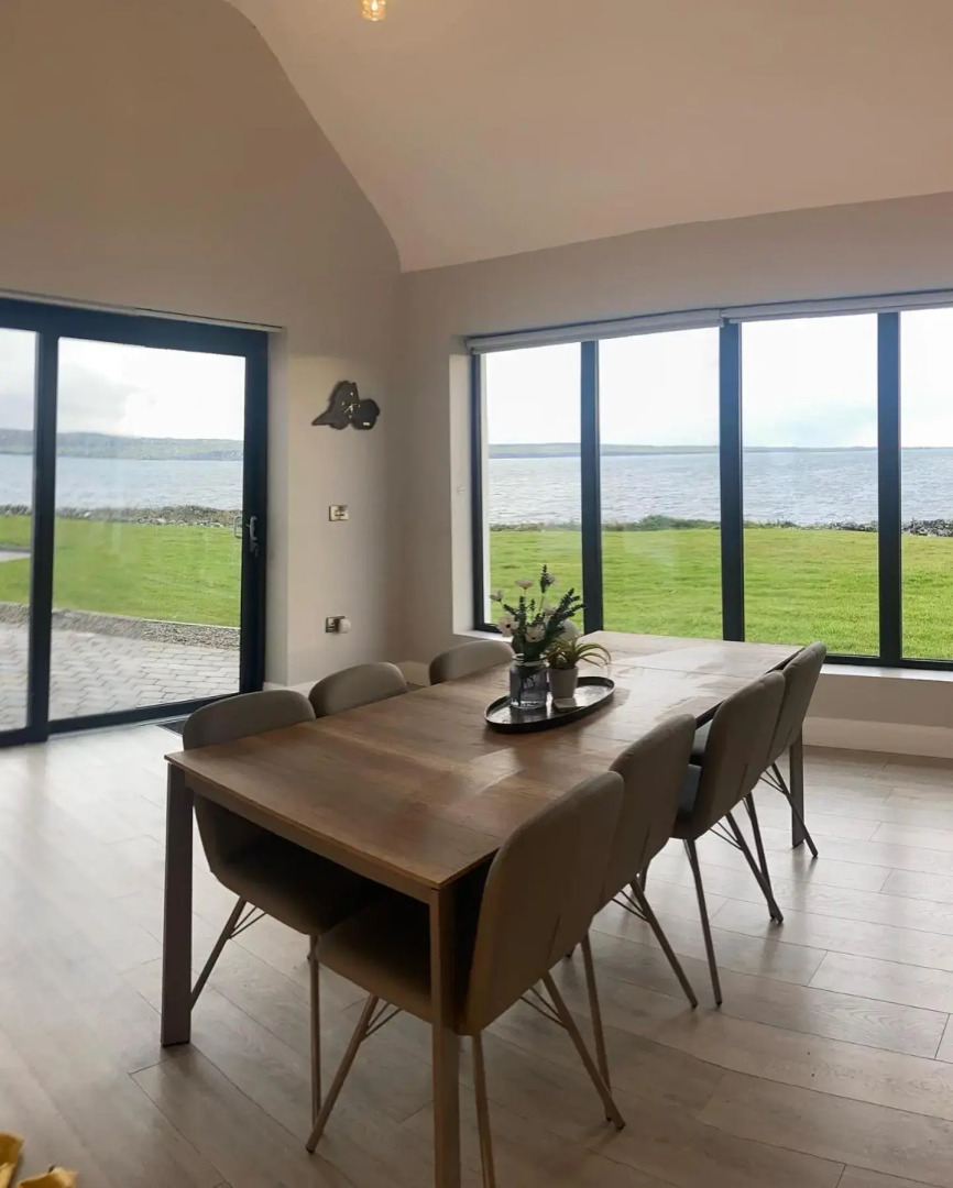 Spectacular ocean views & minutes to Cliffs- Clahane Shore Lodge