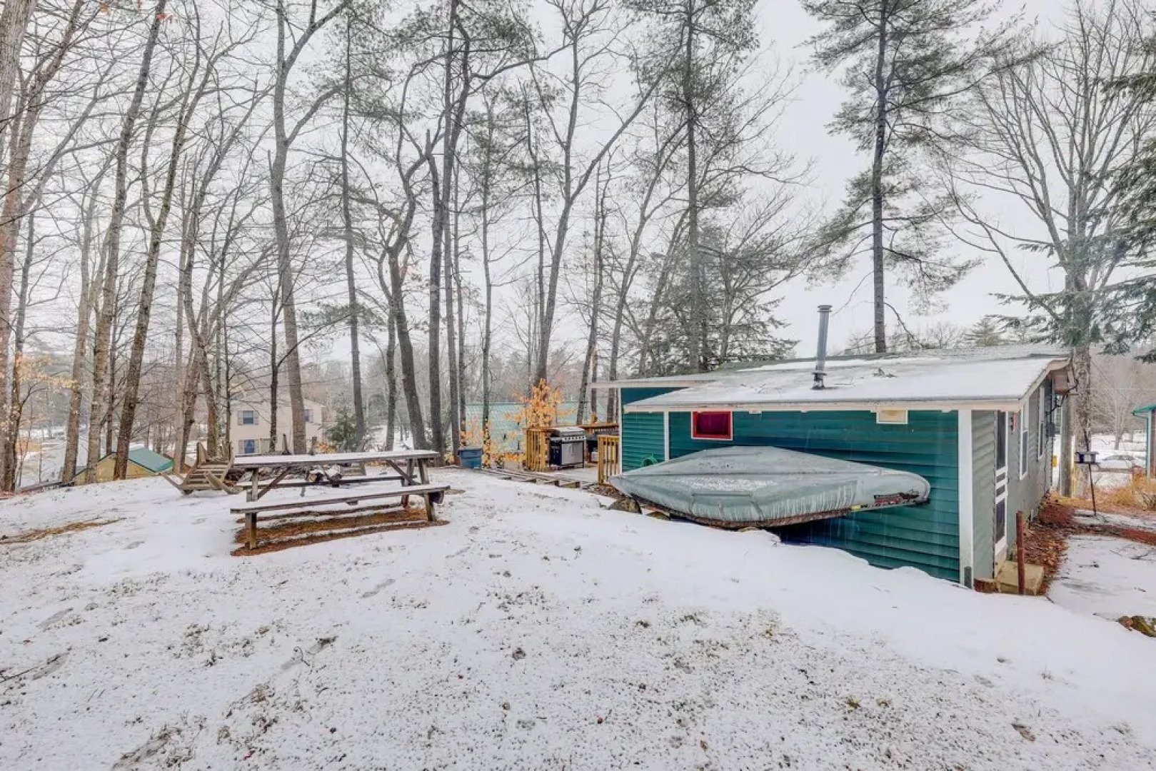 Lovely Maine Cabin w/ Deck, Gas Grill & Fire Pit!