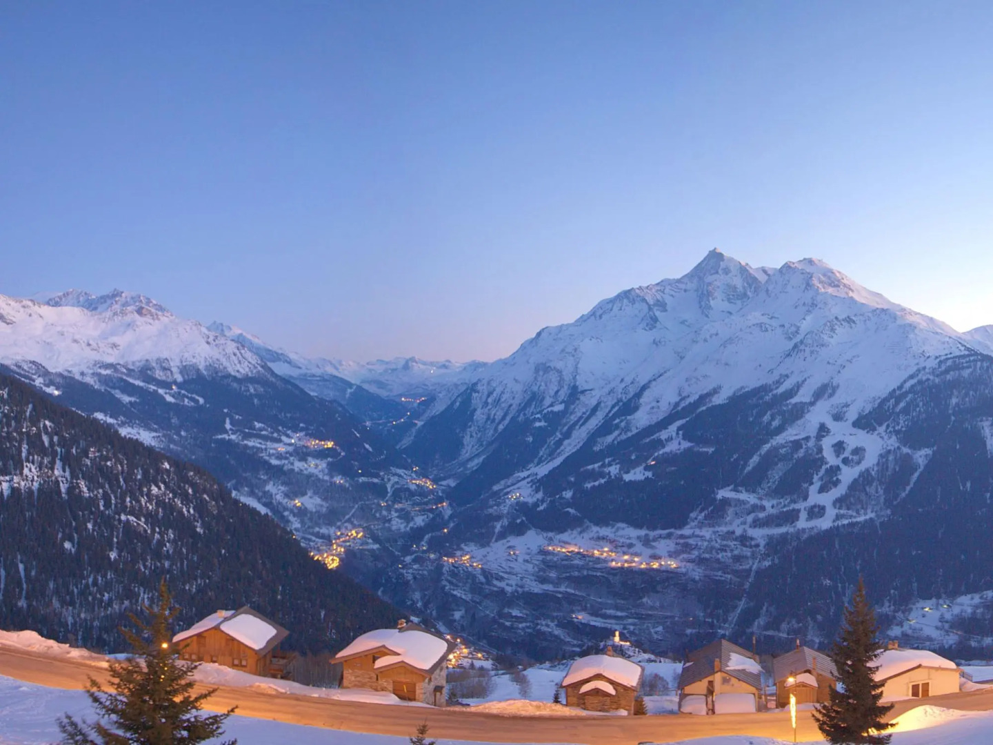 Spacious Apartment in French-italian ski Resort San Bernardo