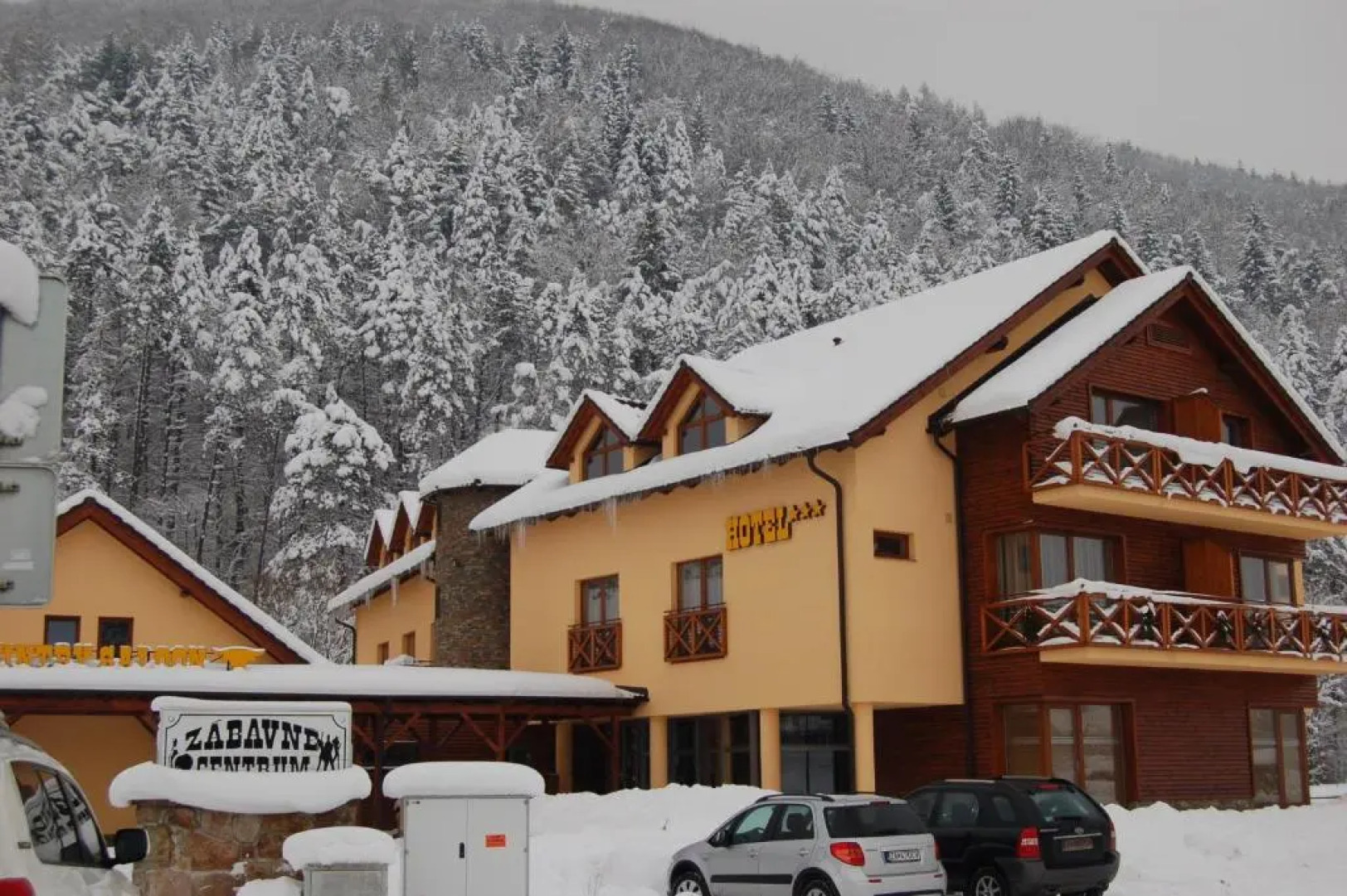 Country Saloon Belá