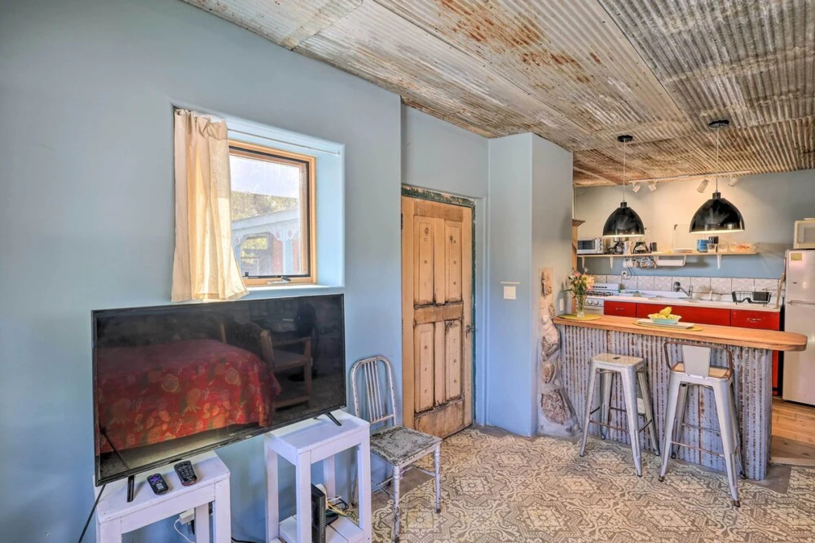 Unique Santa Cruz Studio ~ 25 Mi to Santa Fe