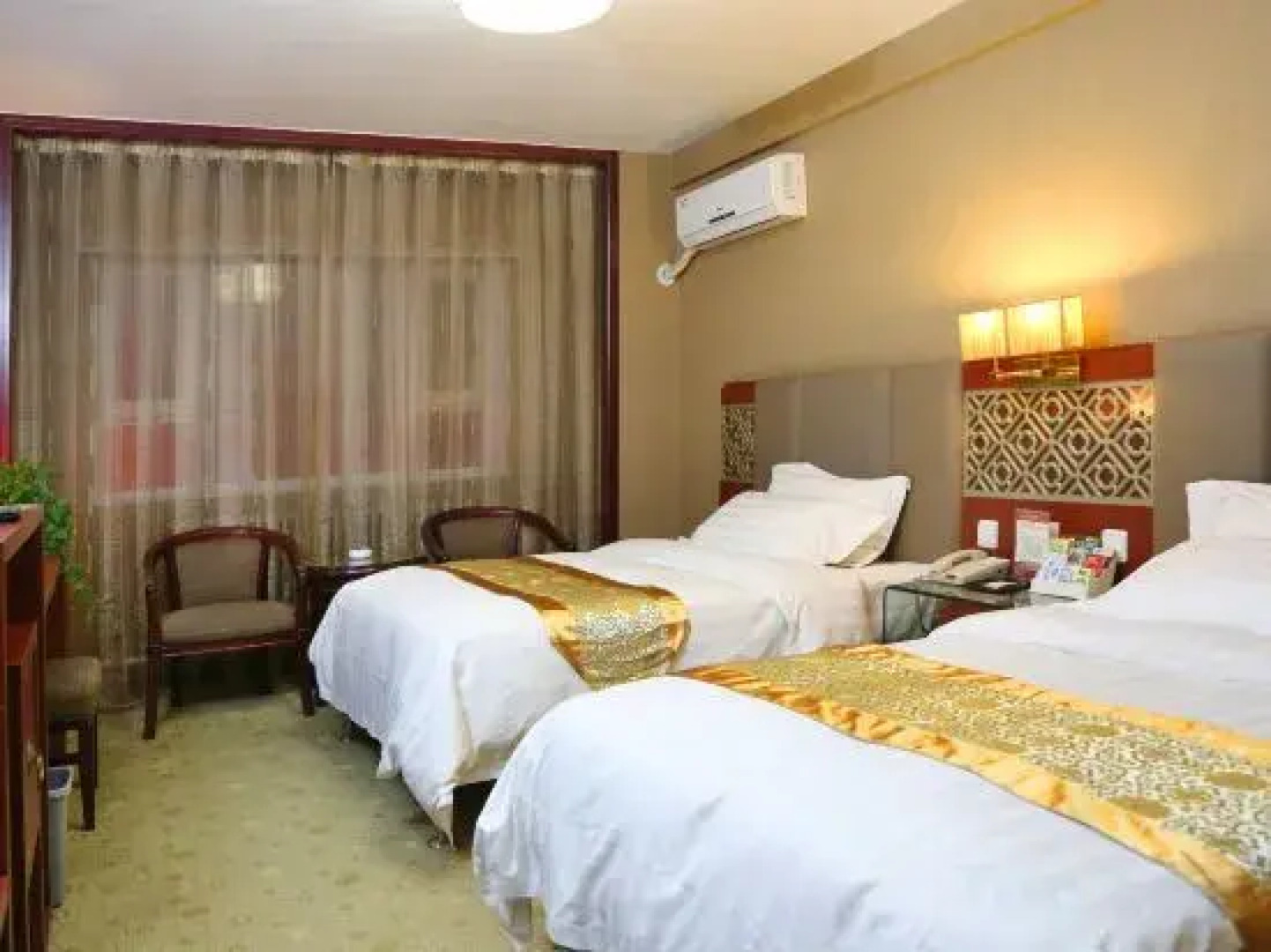 Yingkou Yudingyu Longge Business Hotel 1 (Wanda Plaza)