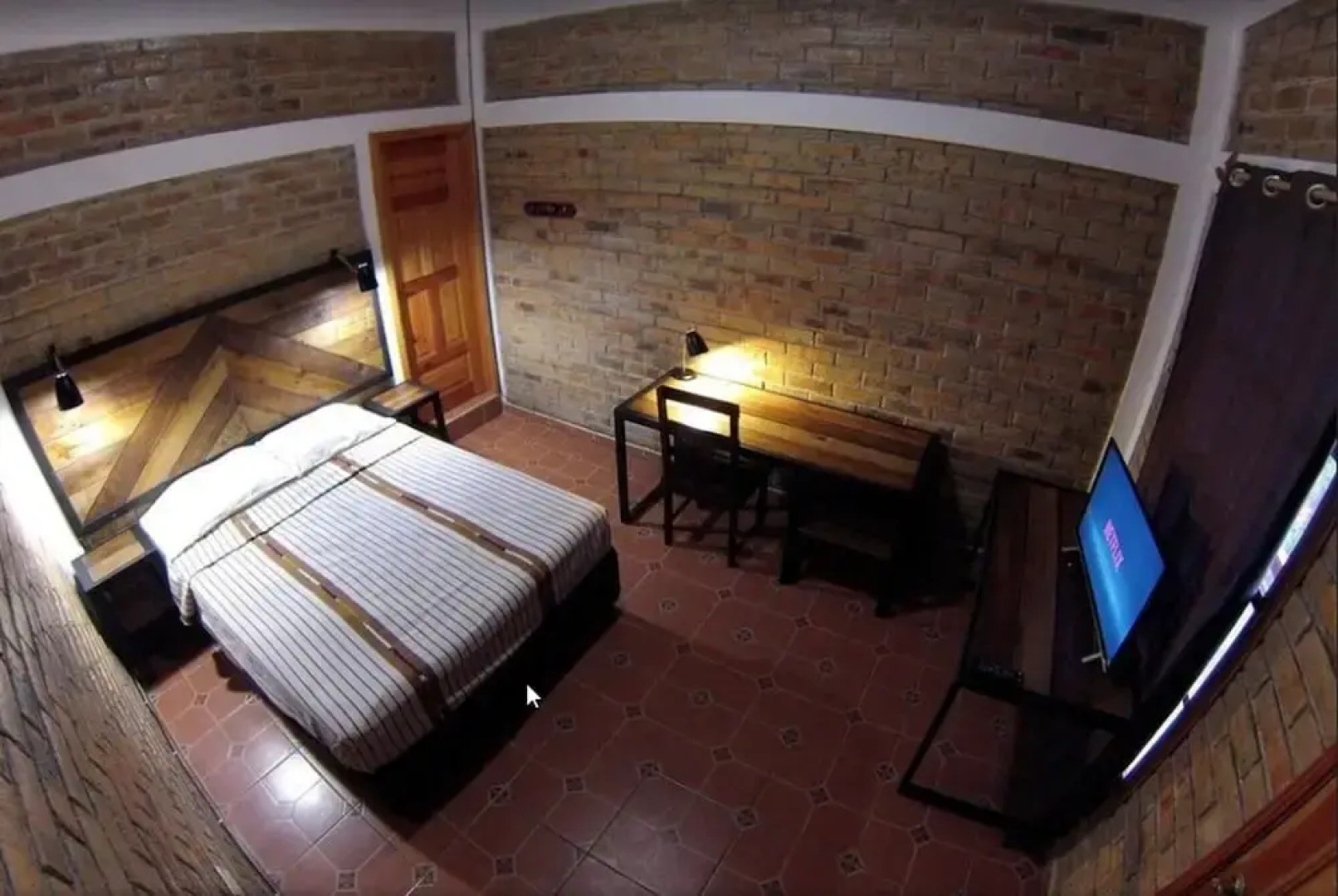 Jardin Cafe Restaurant & Hostel