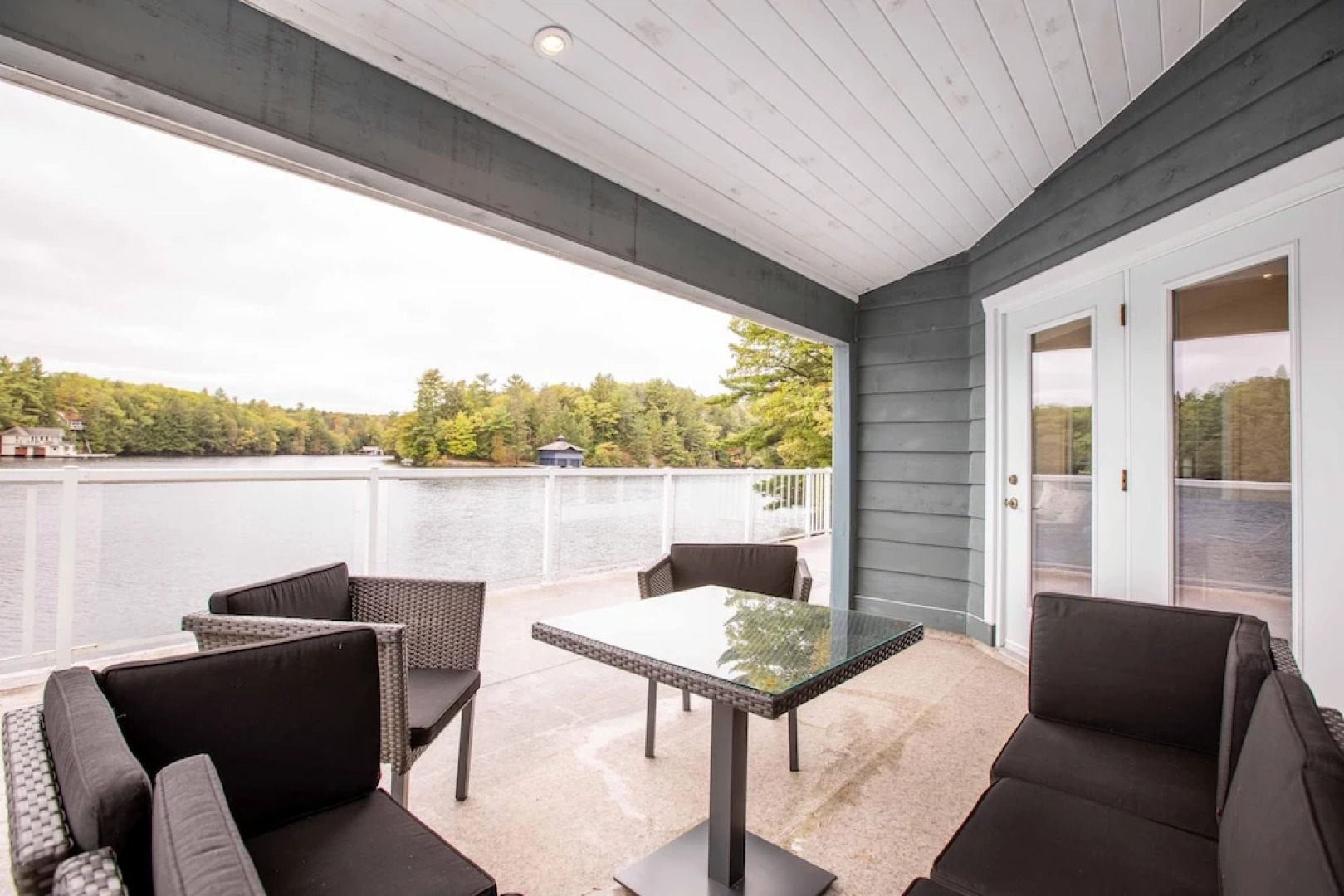 Wildflower Cottage A Fantastic boat access family cottage with a spectacular 500' of waterfront!