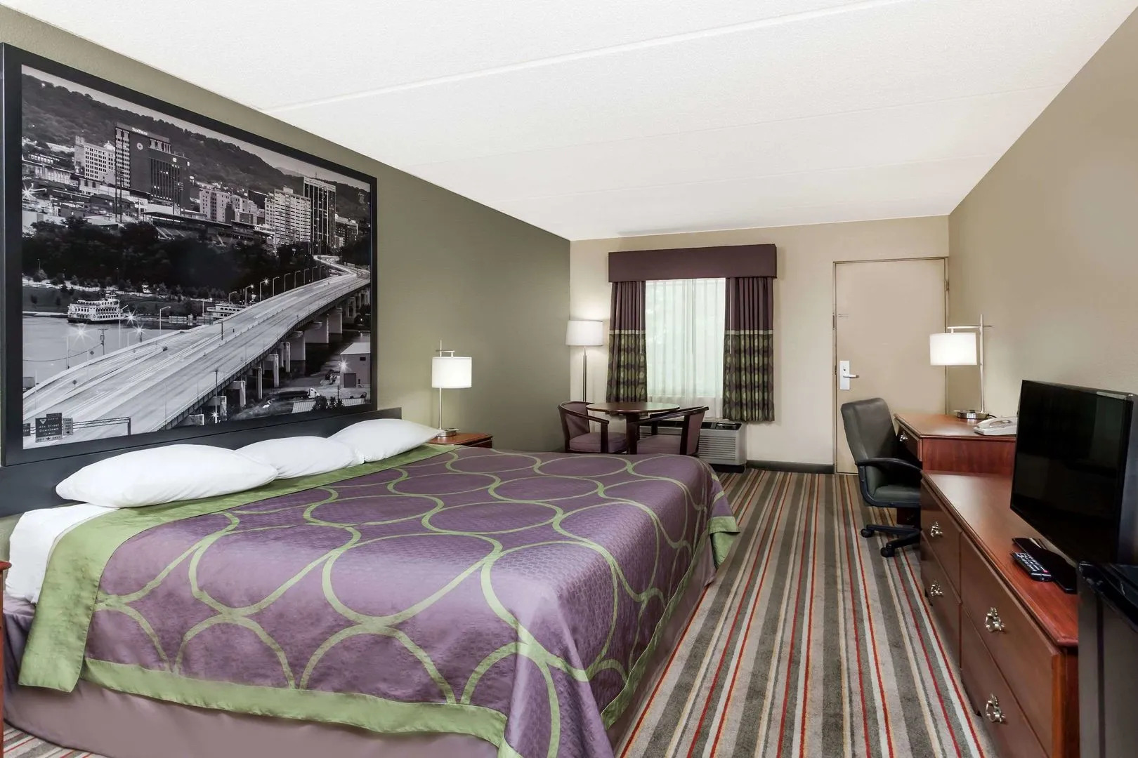 Clarion Pointe Valley Inn