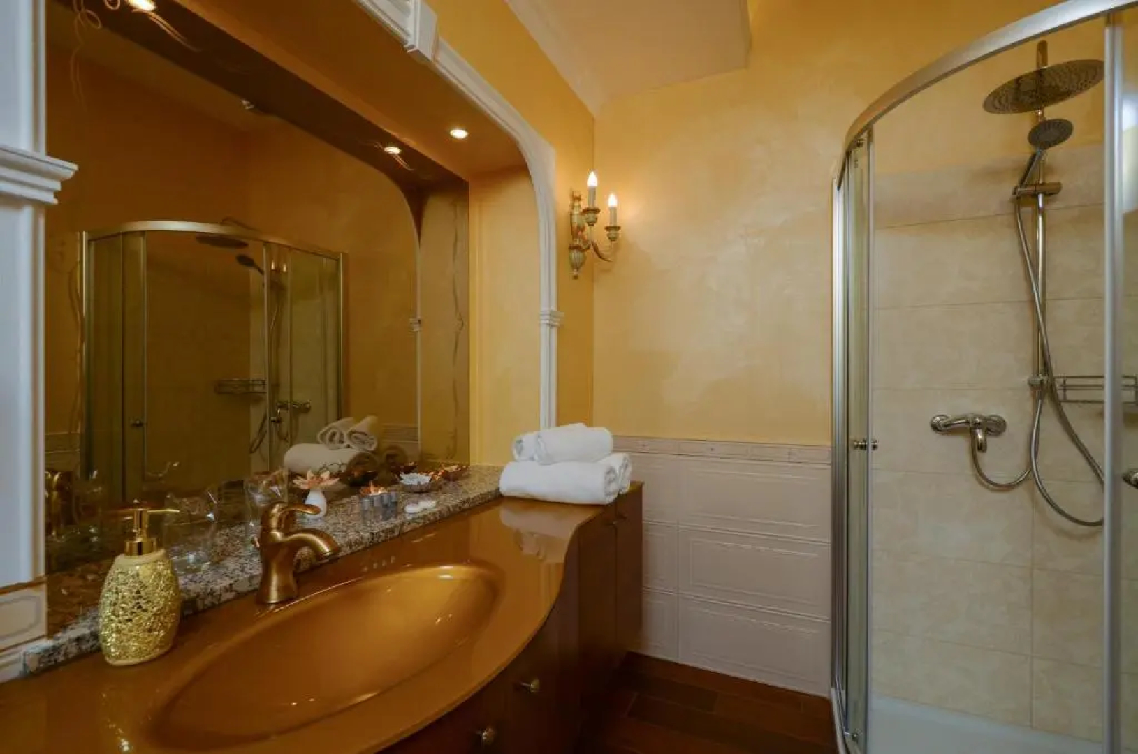 Bella & Stella rooms