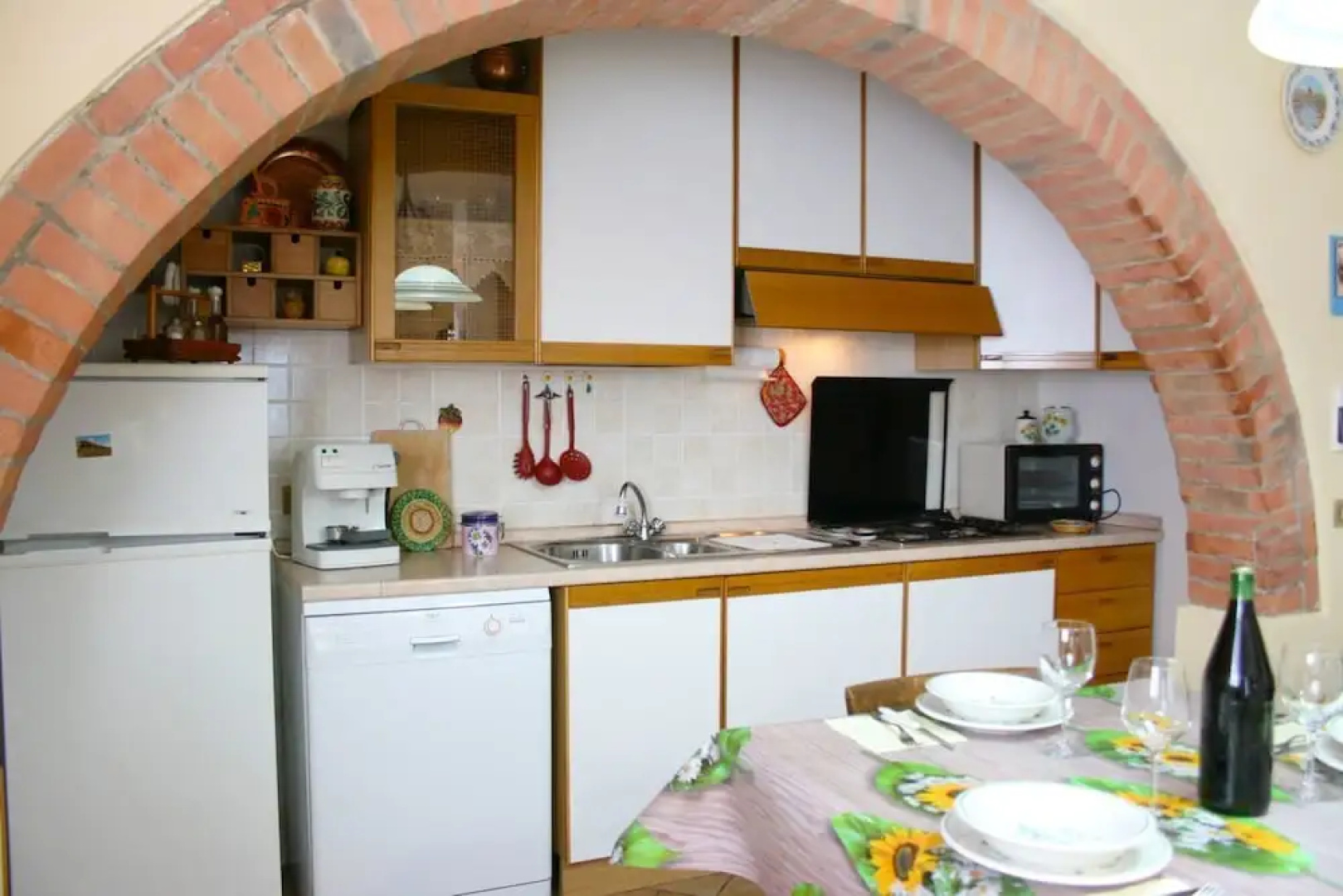 Wonderful Private Villa With Private Pool, TV, Pets Allowed and Parking, Close to Montepulciano