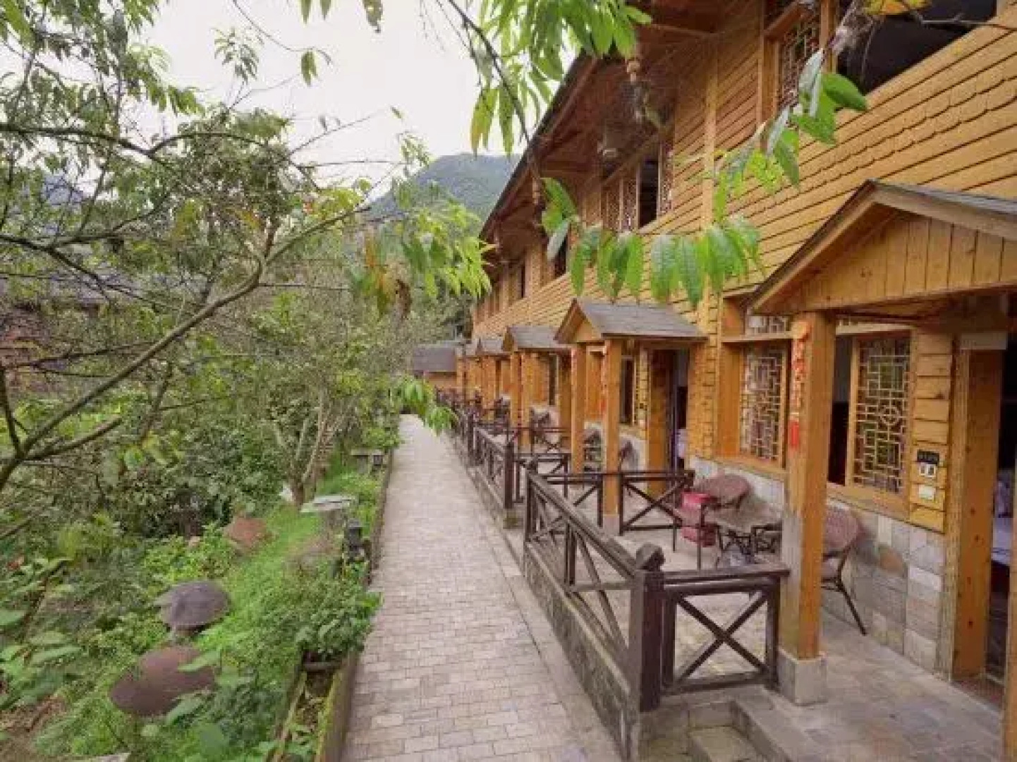 Hailuogou Mulin Sencun Hotel