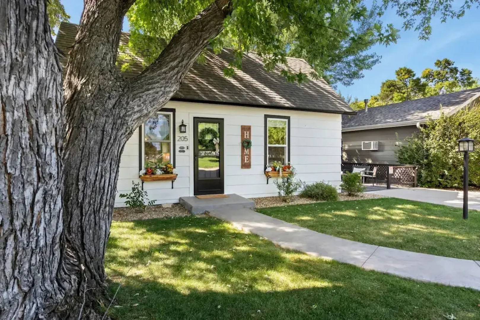 Windsor Farmhouse Family Fun, Yard & Fireplace