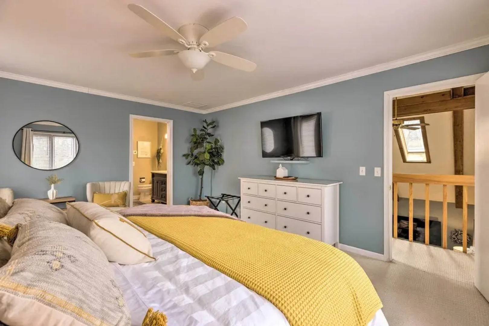 Modern Home: Deck, Bbq, Games, Fire Pit, & More!