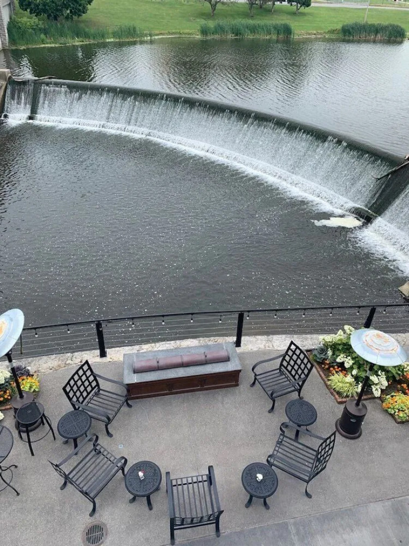 Farmer's Creekside Tavern & Inn