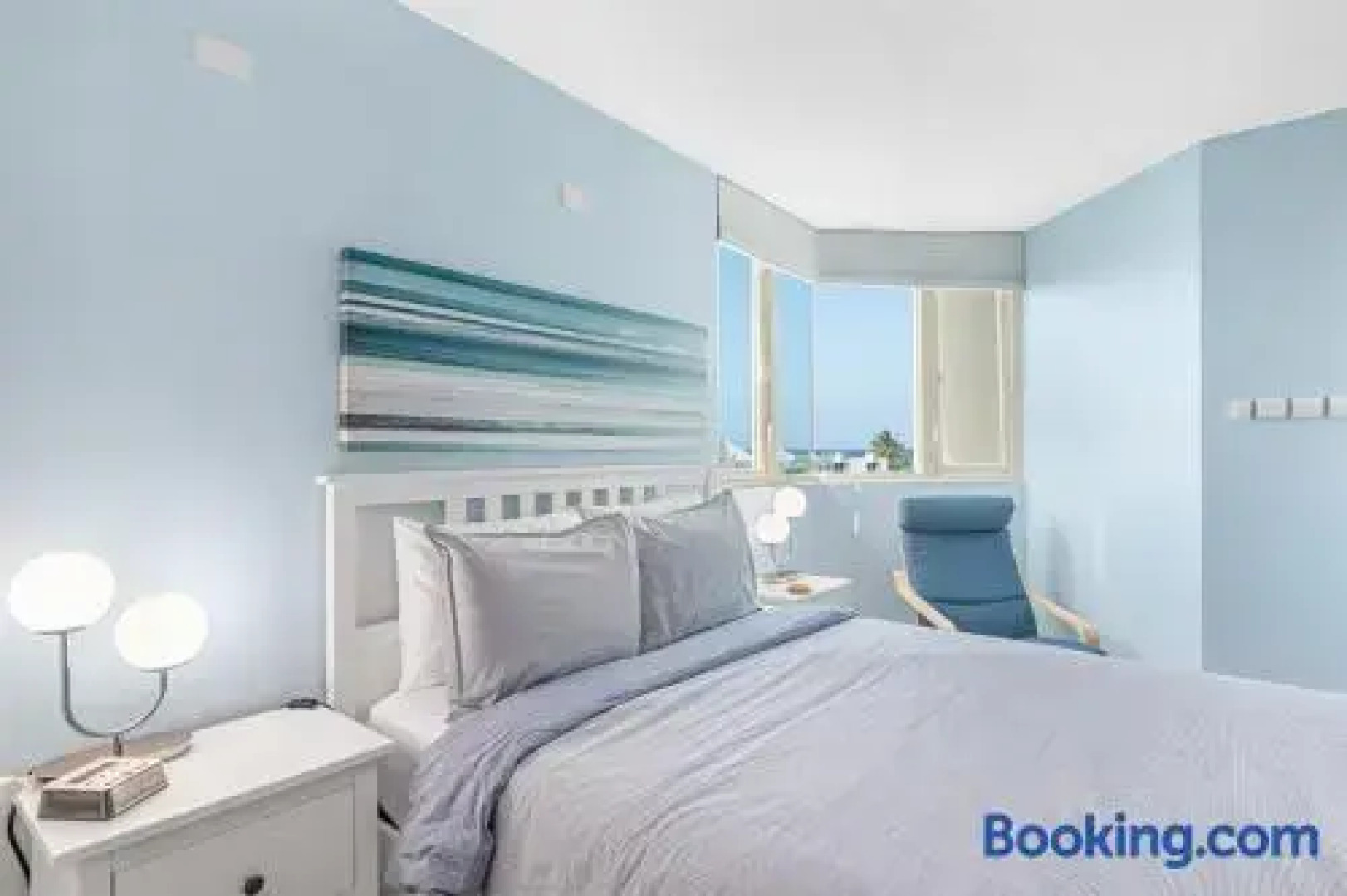 Ocean View Penthouse With Pool, Beachfront Complex 2 Bedroom Apts by Redawning