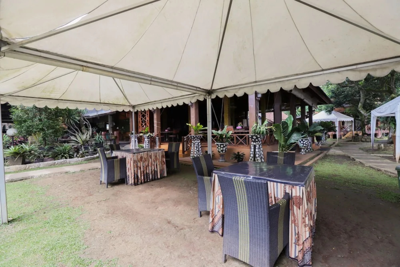 OYO 735 New Panjang Jiwo Resort