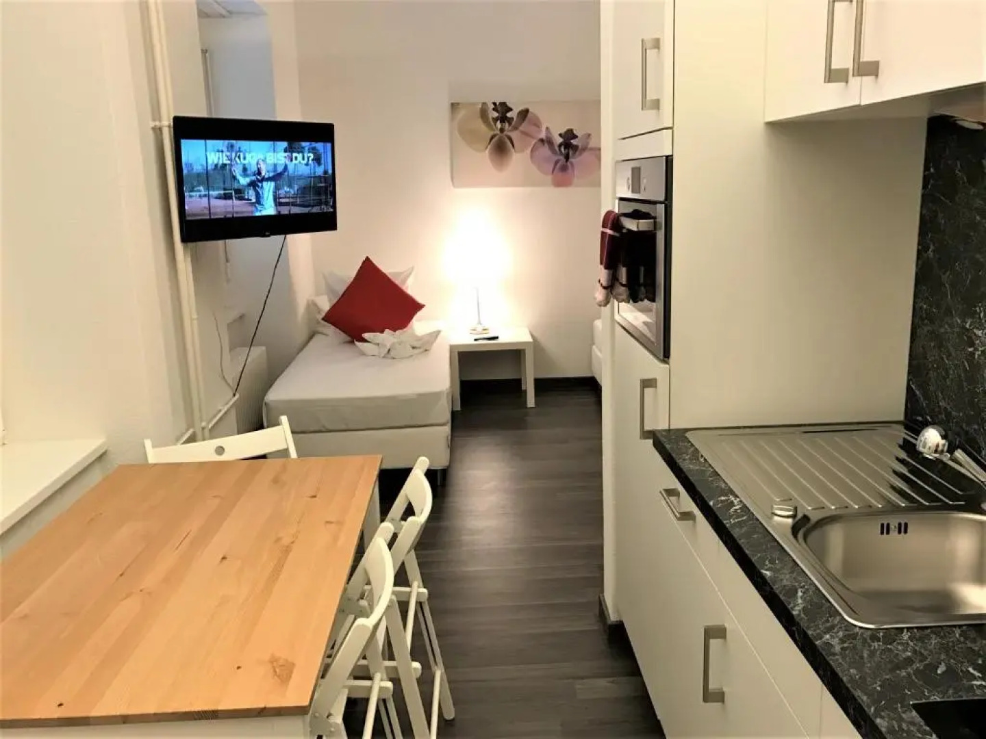 INSIDE FIVE City Apartments