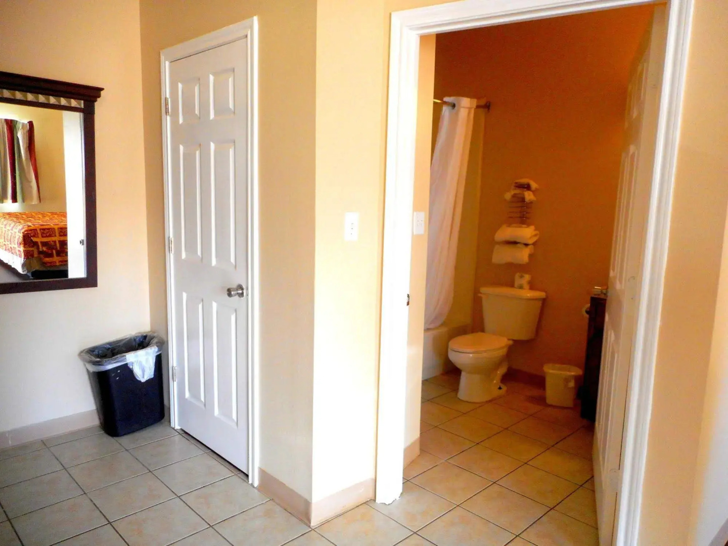 Crossroads Inn & Suites