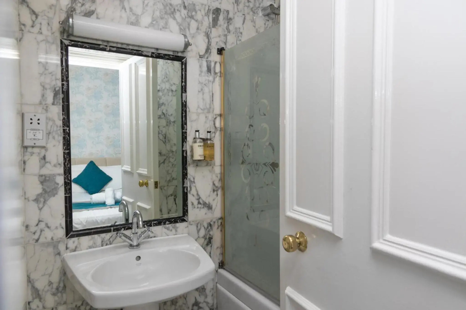 Woodland Manor Hotel