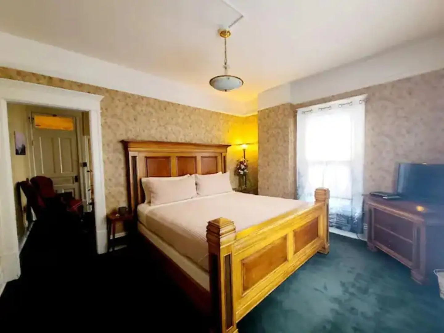Hickory House Inn