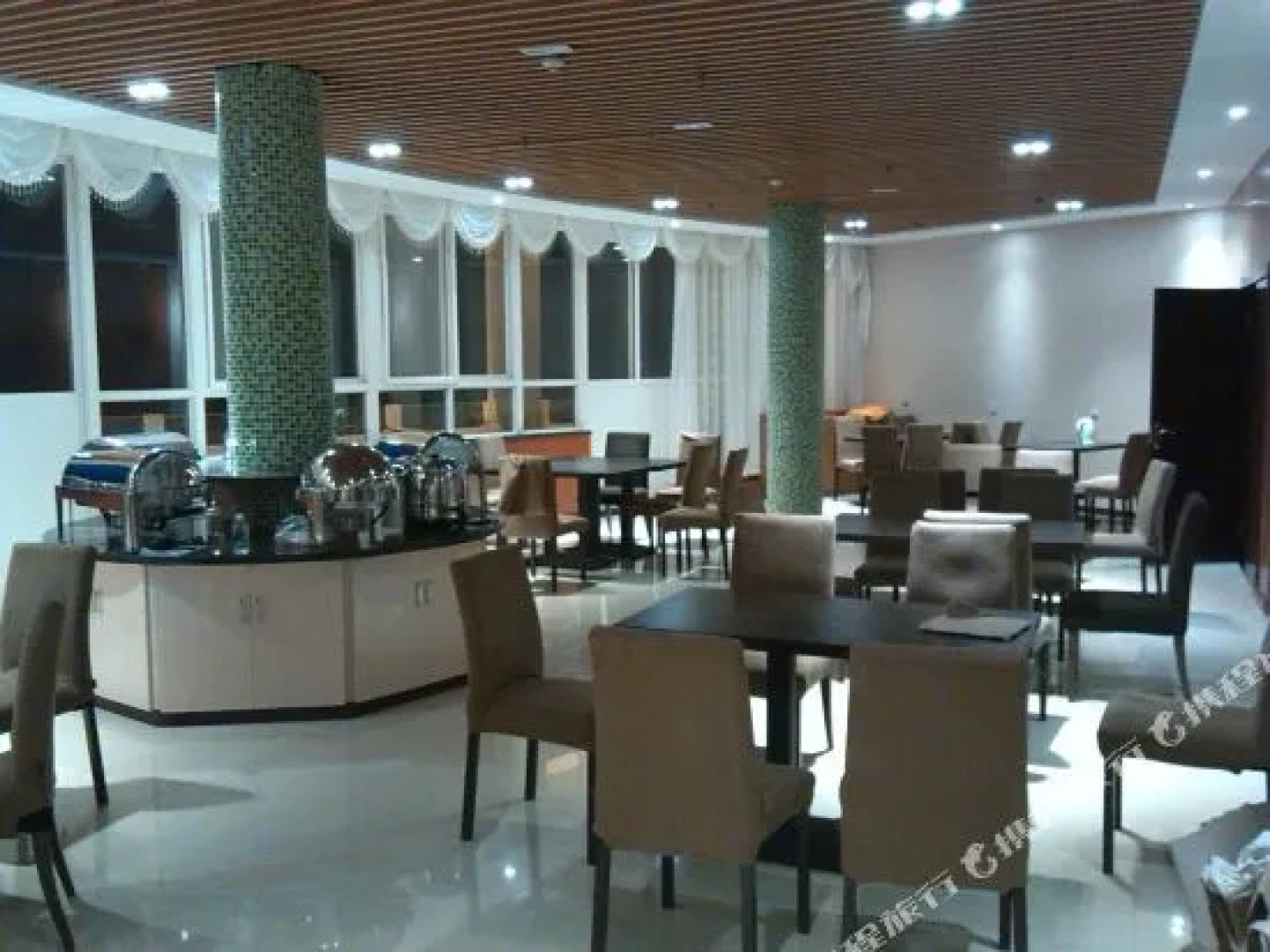 柞水新君来福城市酒店