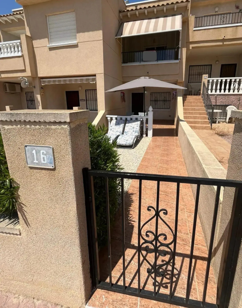 Winter sun apartment with pool access