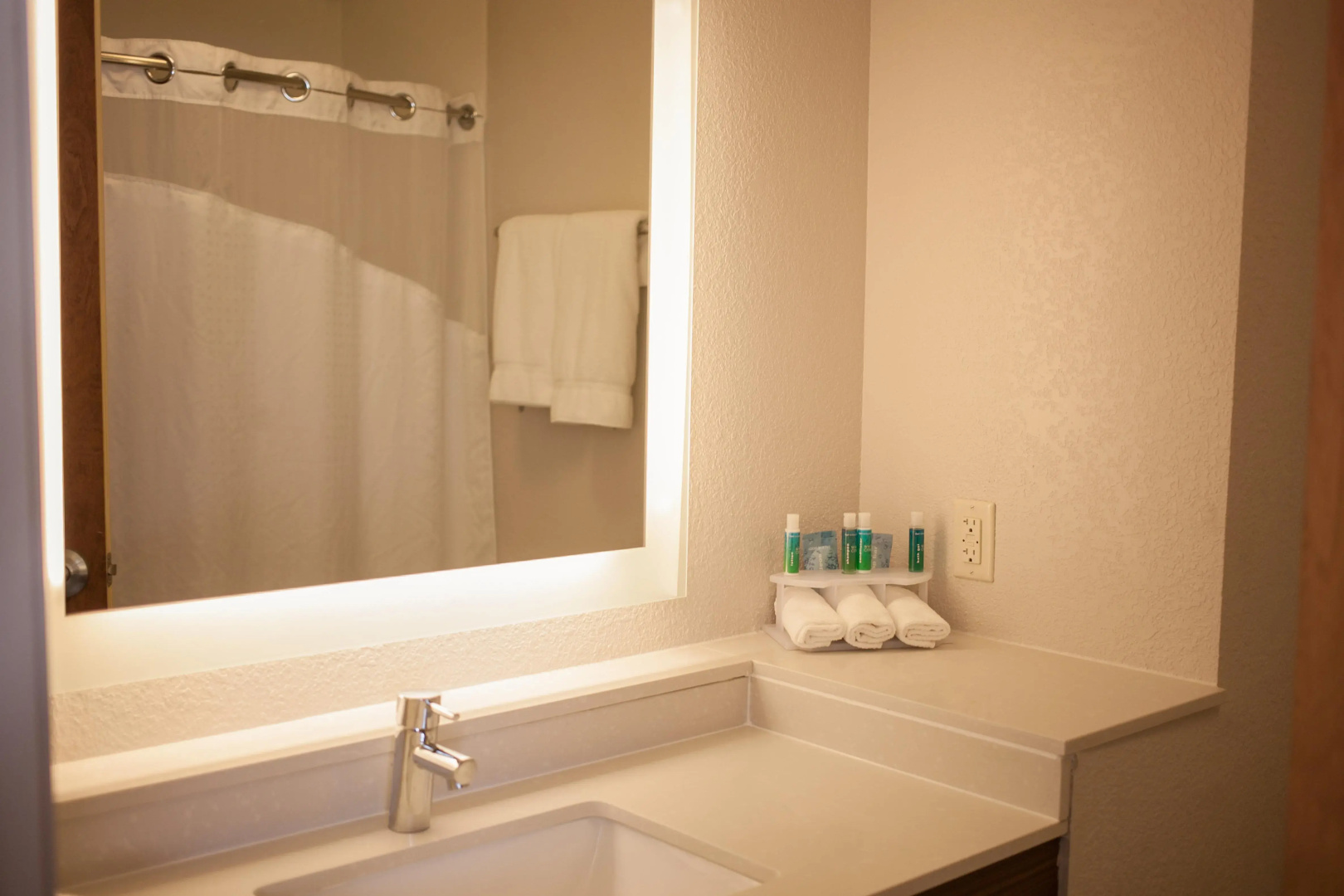 Holiday Inn Express Hotel & Suites by IHG