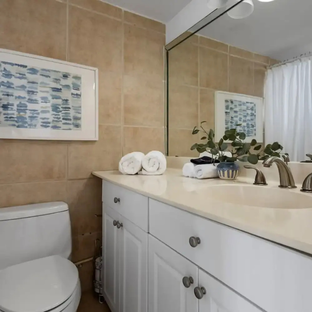 Bayshore Bliss- Cozy Space Pool Views