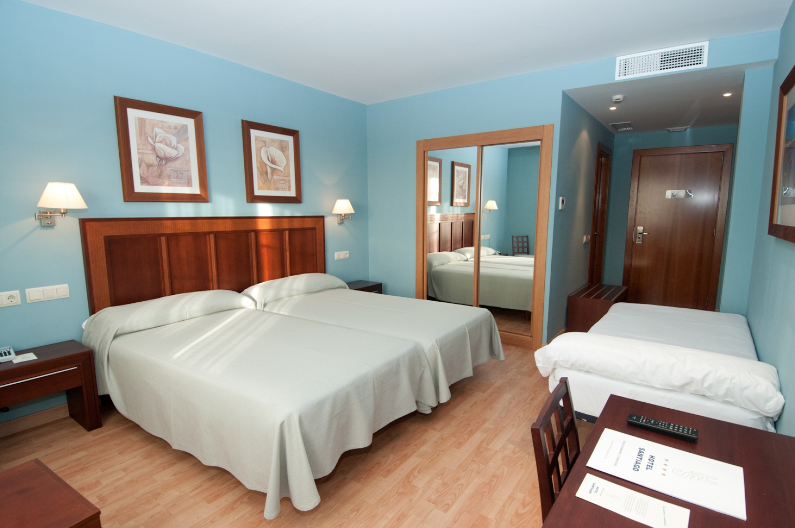 Hotel Santiago de León