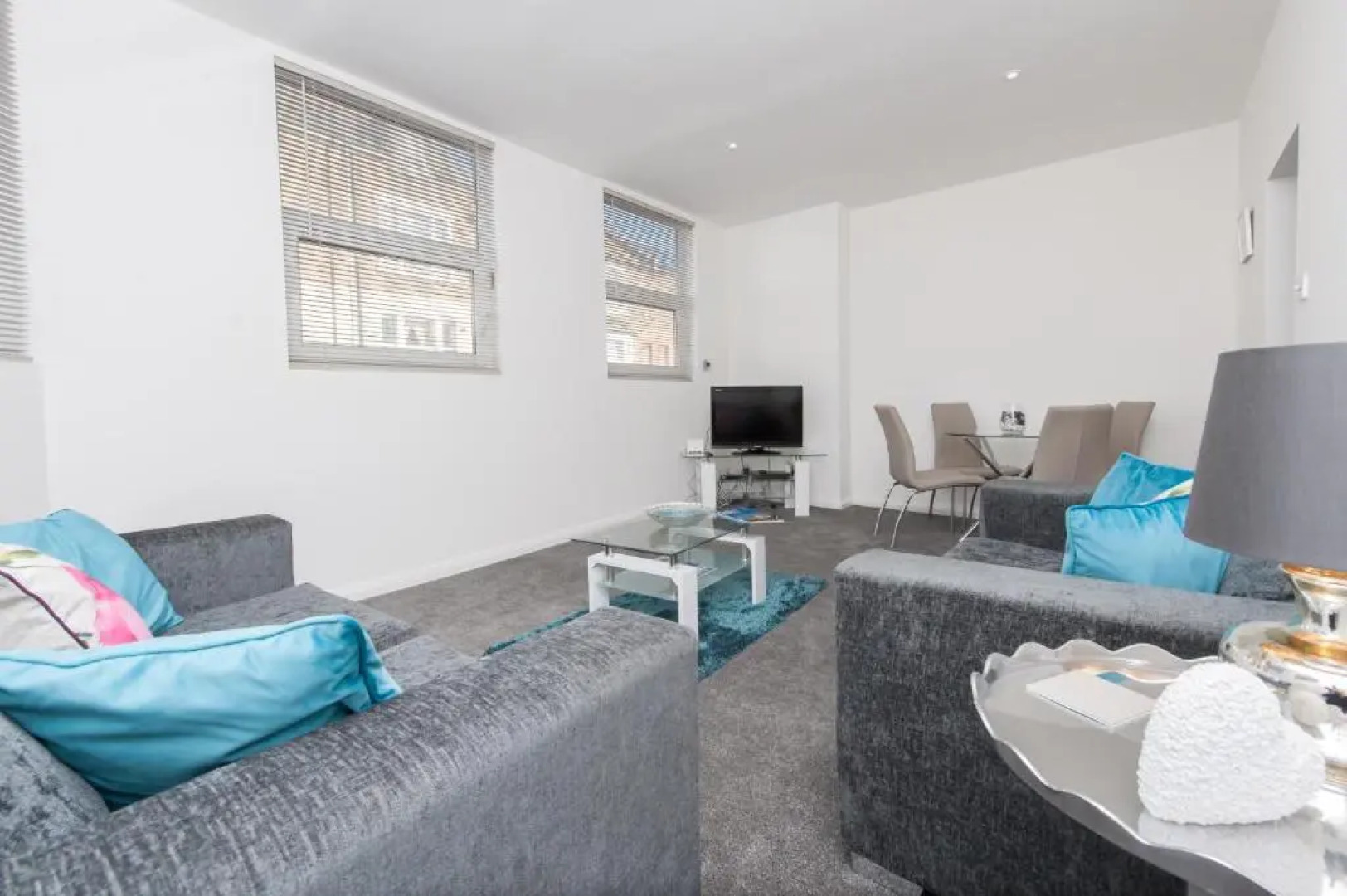 Two bed ground floor apartment, sleeps six, free parking and high speed Wifi