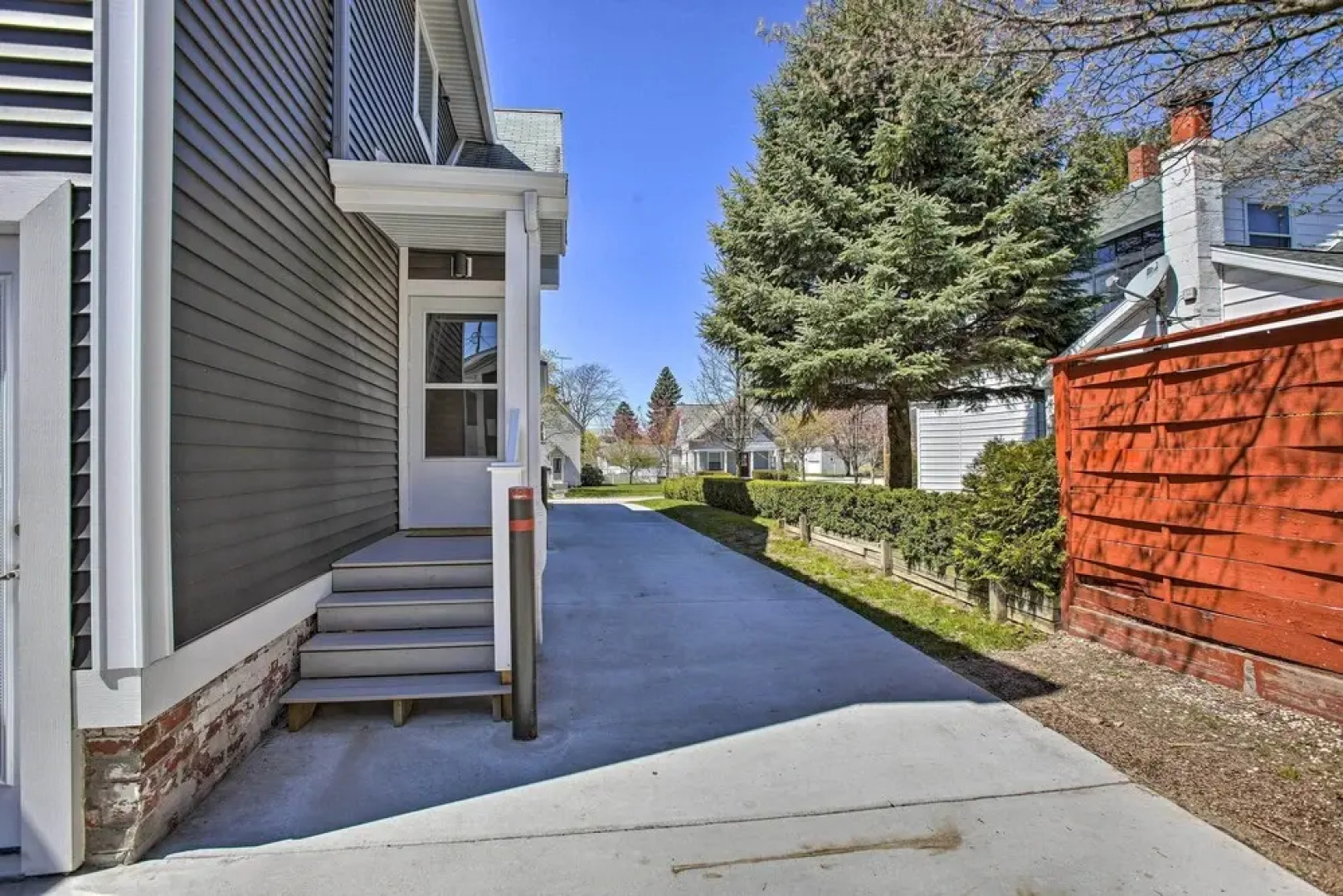 Dtwn Ludington Apt w/ Fire Pit: Day Trip to Slopes