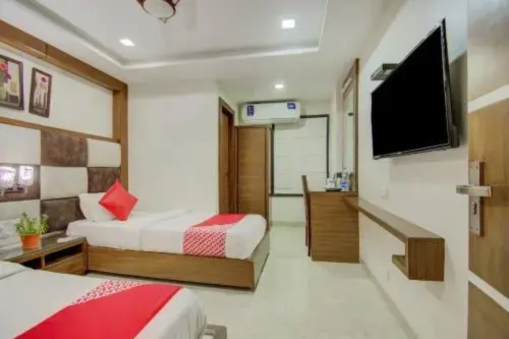 Hotel Devamrit by OYO Rooms