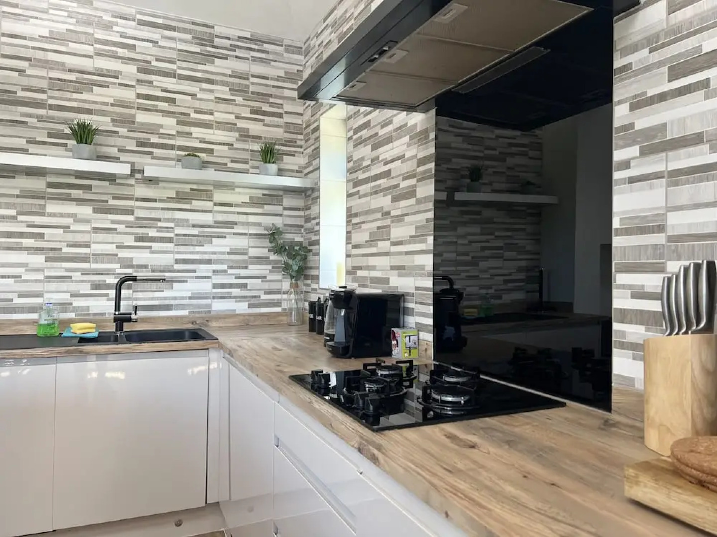 The Broadway Beach Homes Airbnb With Hot tub