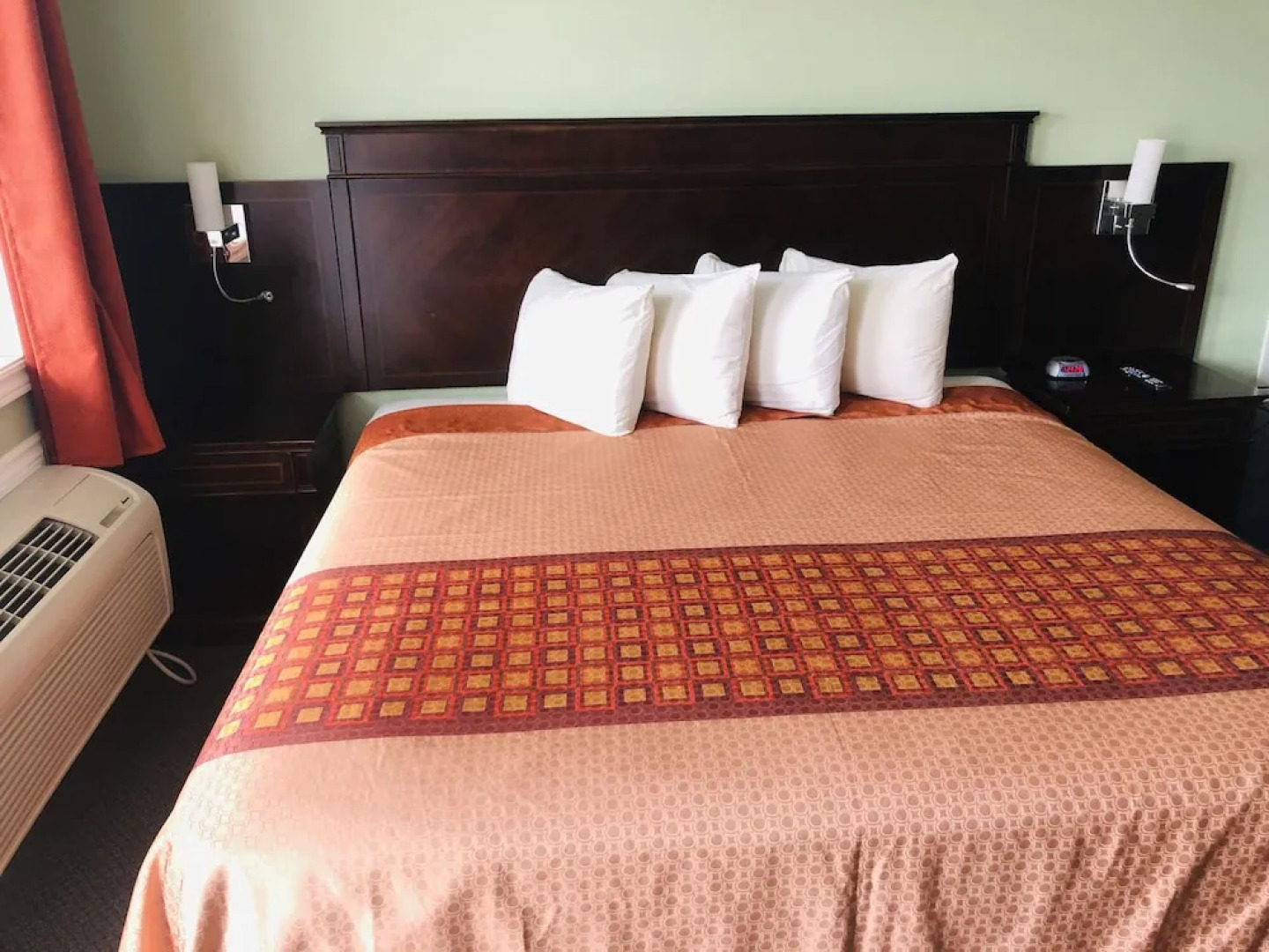 Perth Plaza Inn & Suites