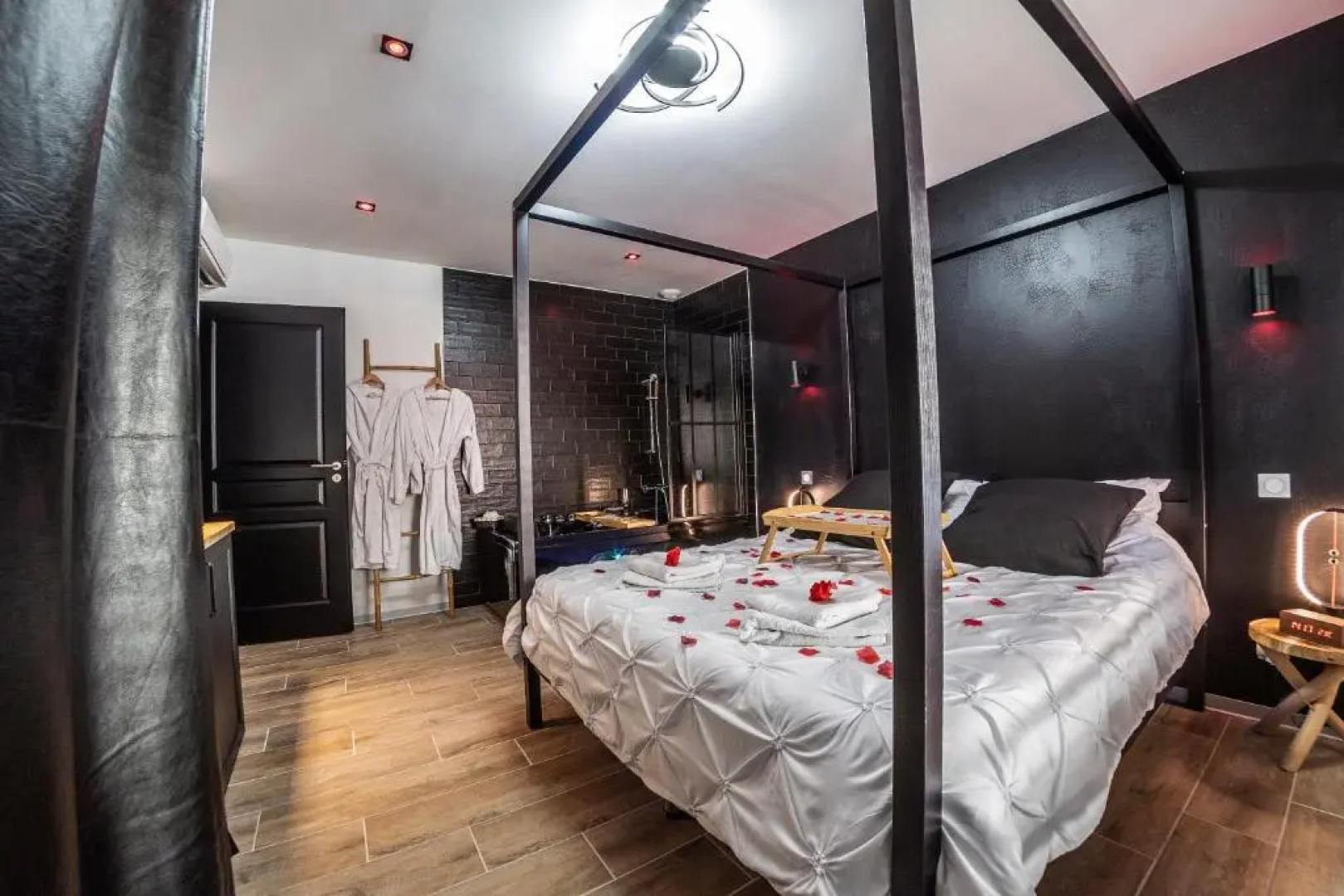 Appart Hotel GLAM88 Suites Avec SPA et Sauna Privatif