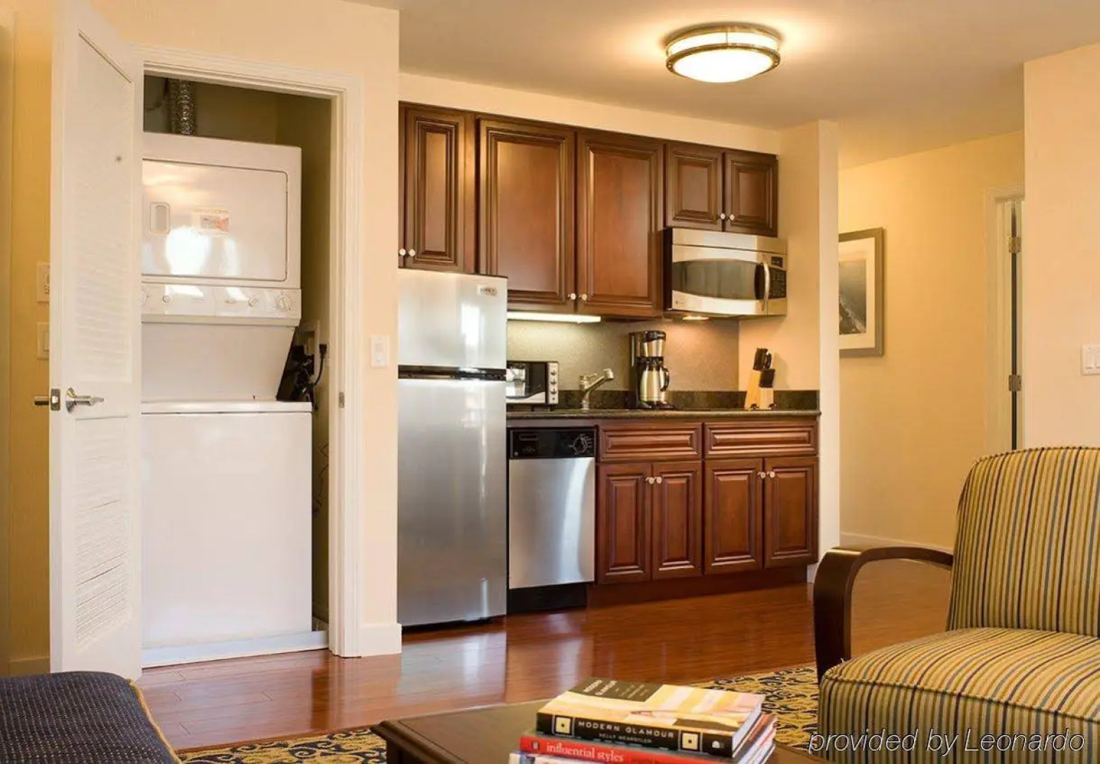 Newport Beach Hotel & Suites