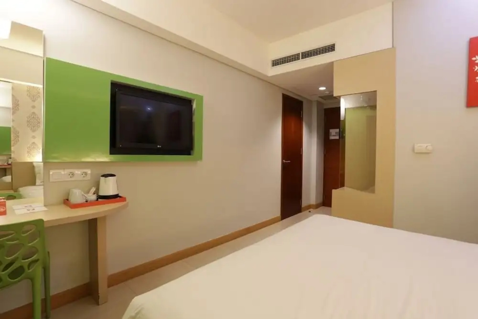 RedDoorz @ Sunset Road Kuta