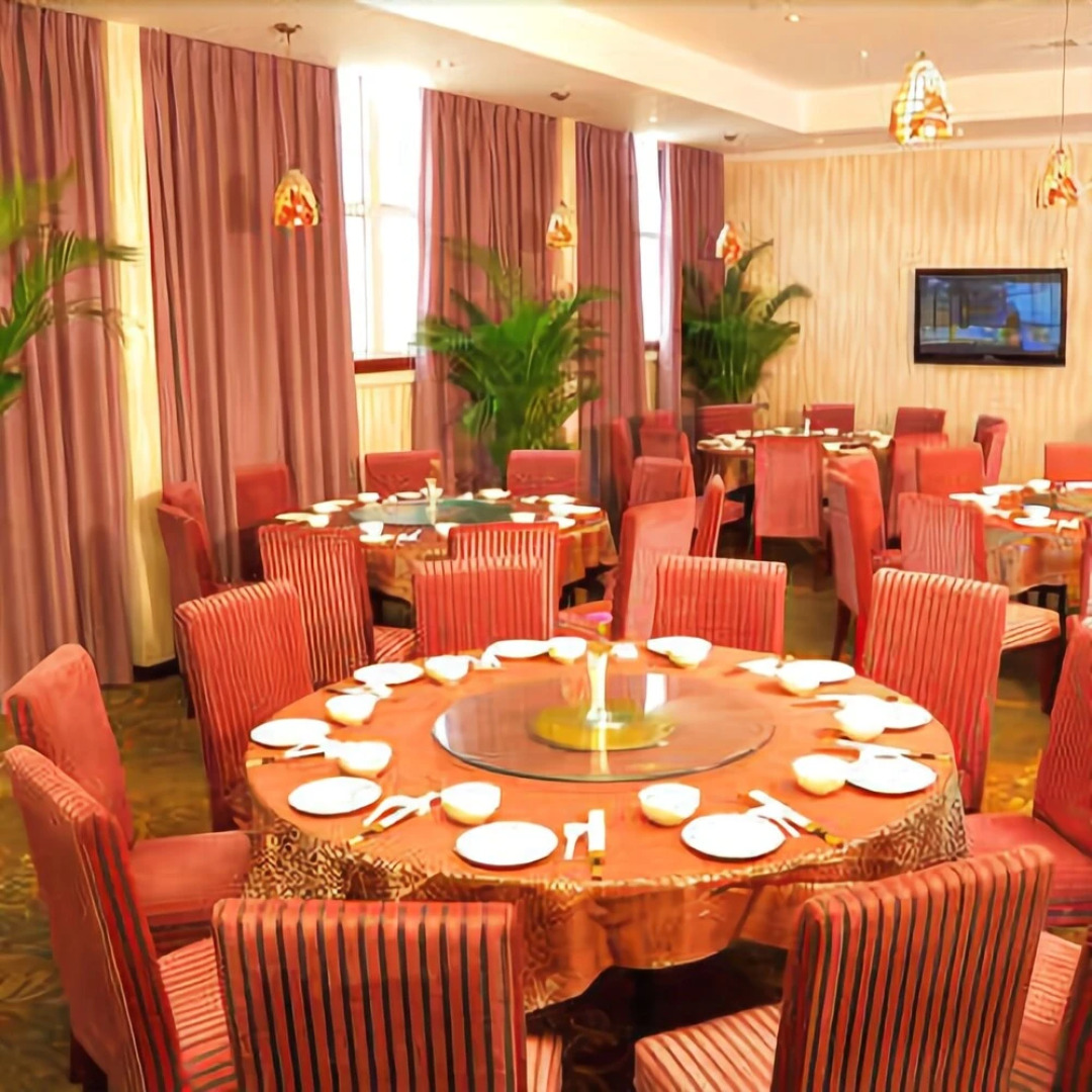 Four Seasons Holiday Hotel