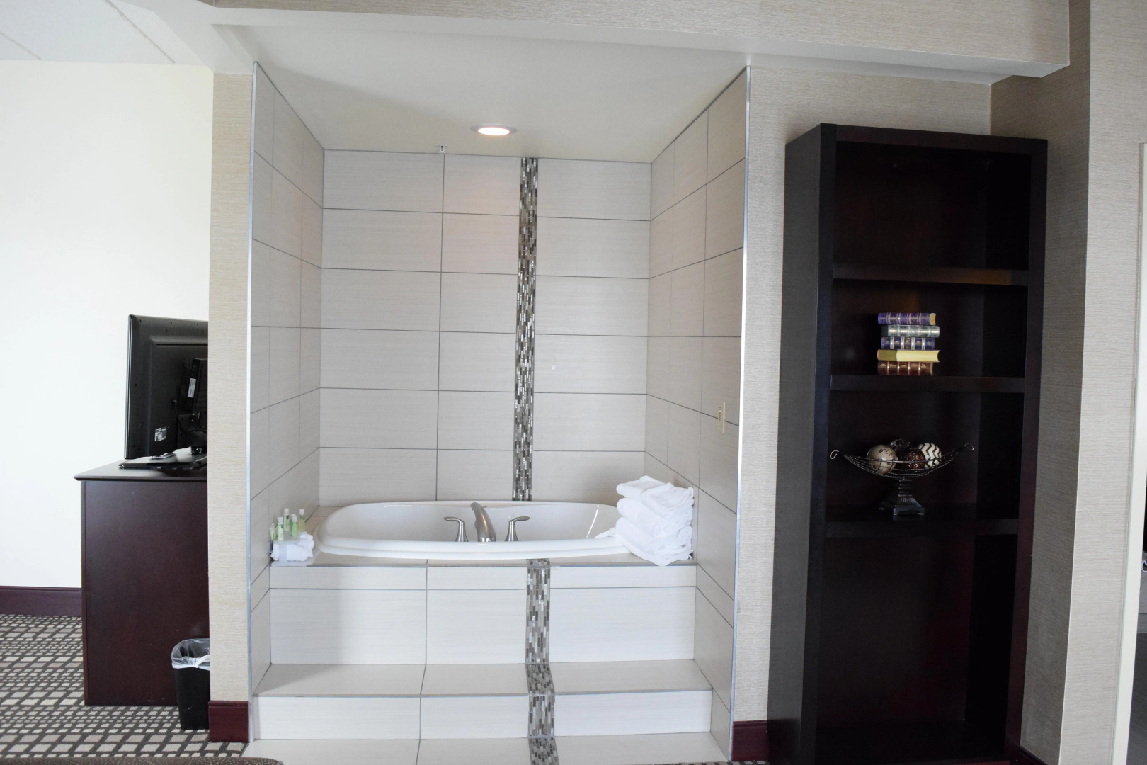 Holiday Inn Express & Suites Geneva Finger Lakes by IHG