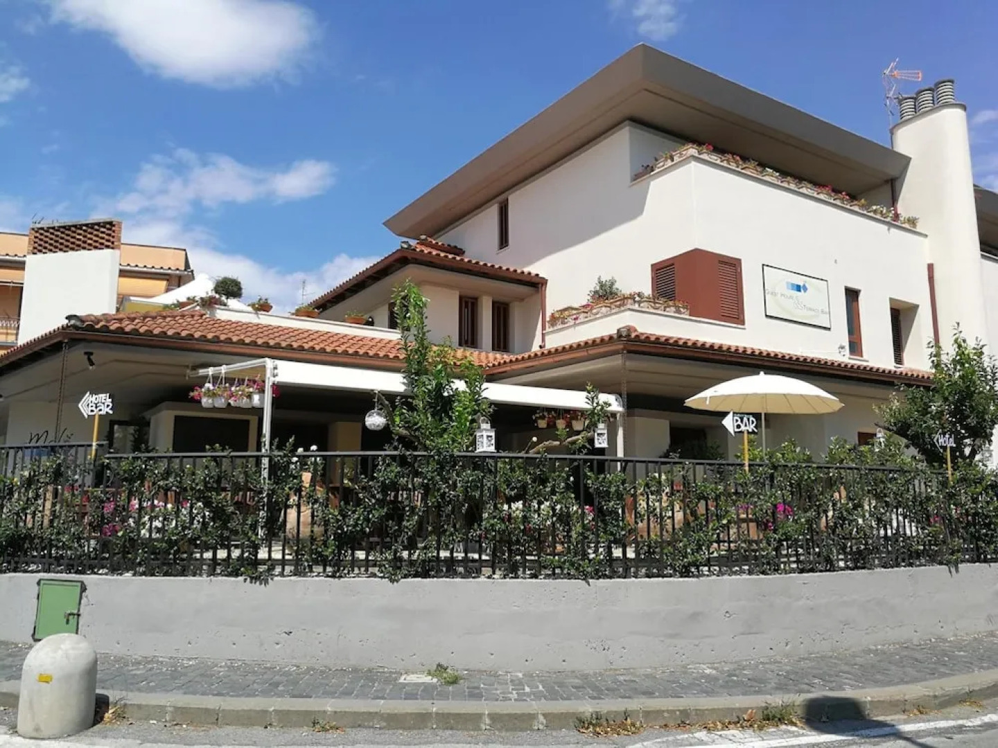 Malì Guest House & Terrace Bar