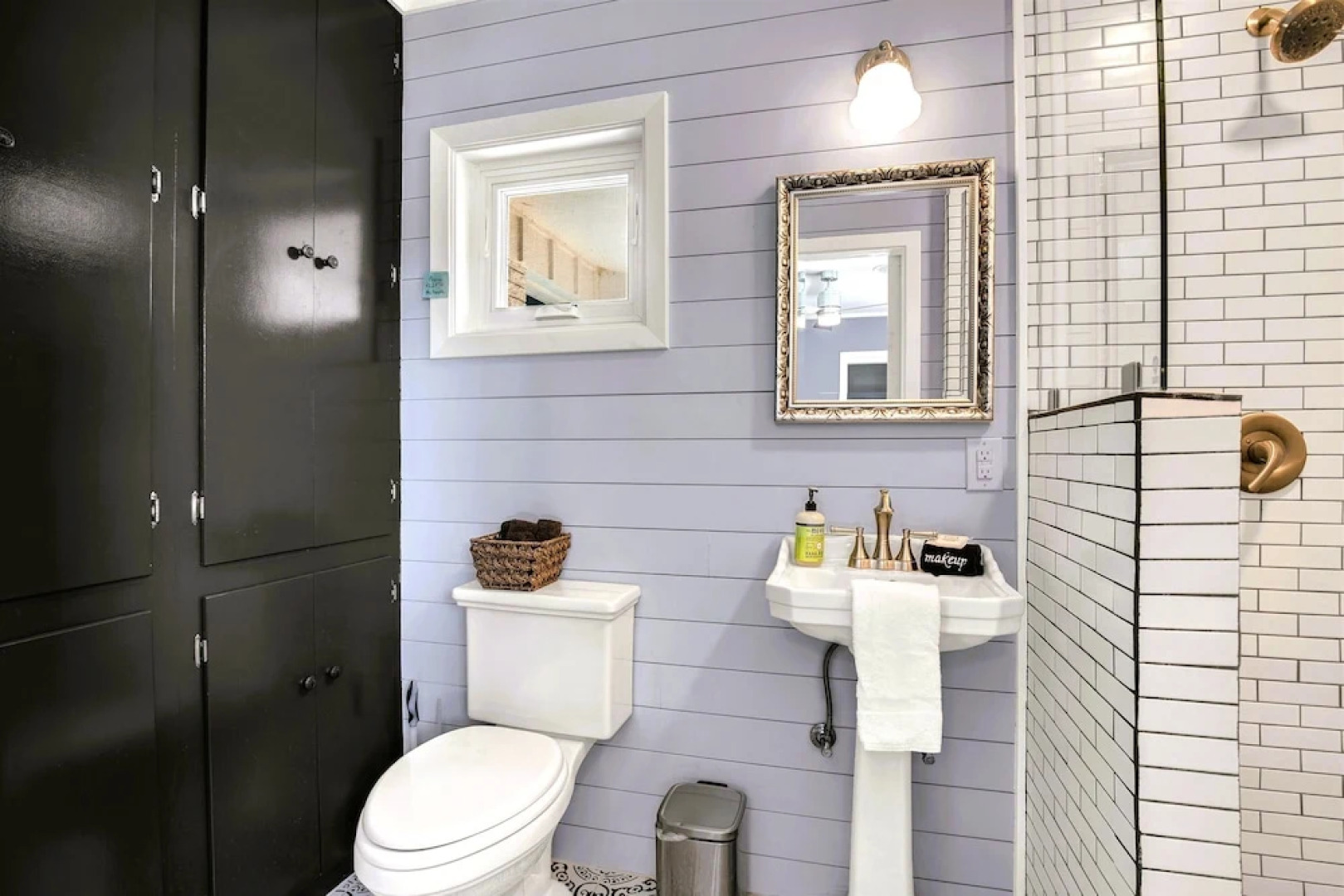 Luxury Cabin-right Across From Albert Dance Hall!