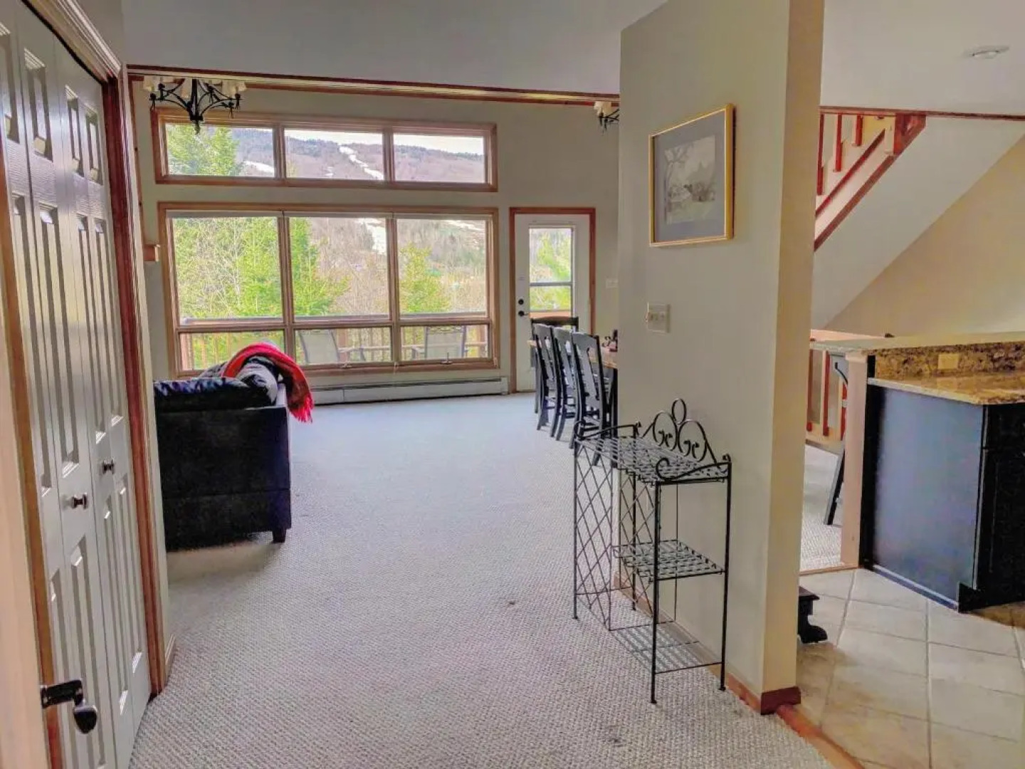 W1 Cozy and comfortable Bretton Woods condo with ski slope views fireplace