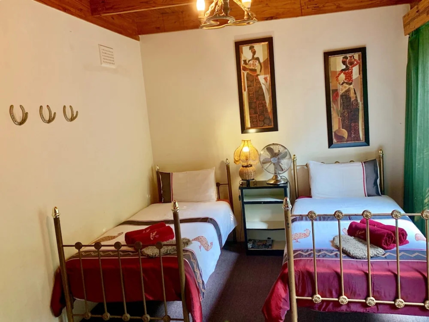 Horseback Africa - Pinto's Lodge