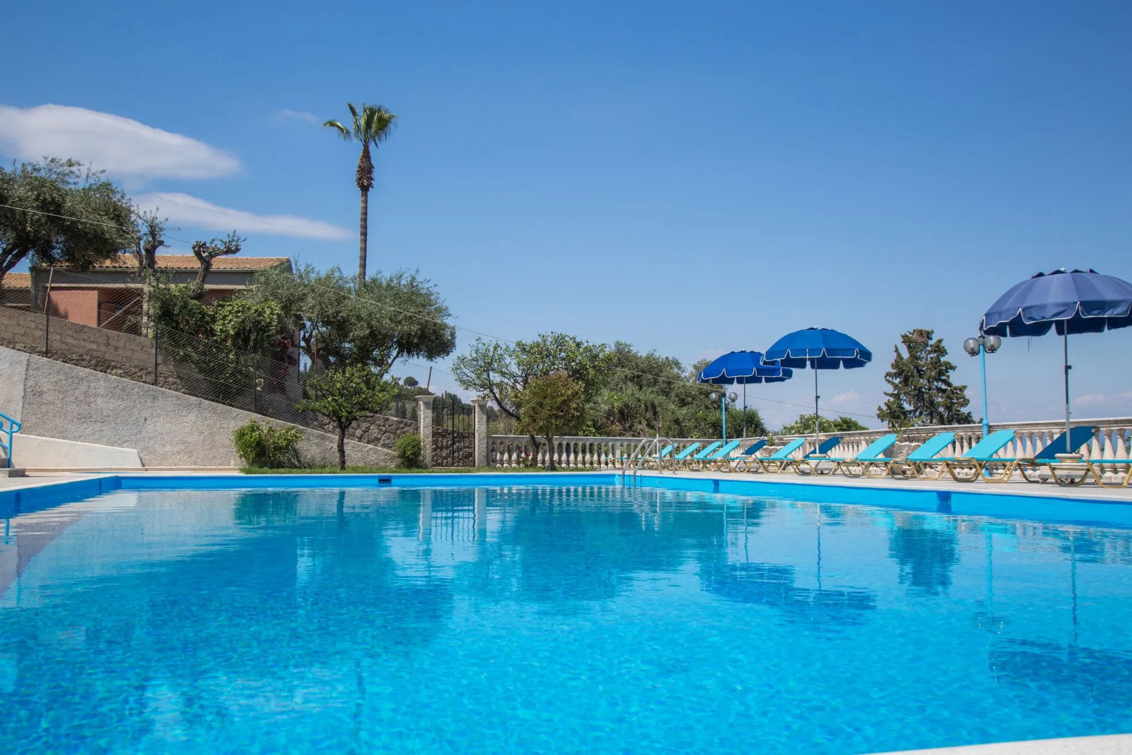 Brentanos Apartments ~ A ~ View of Paradise