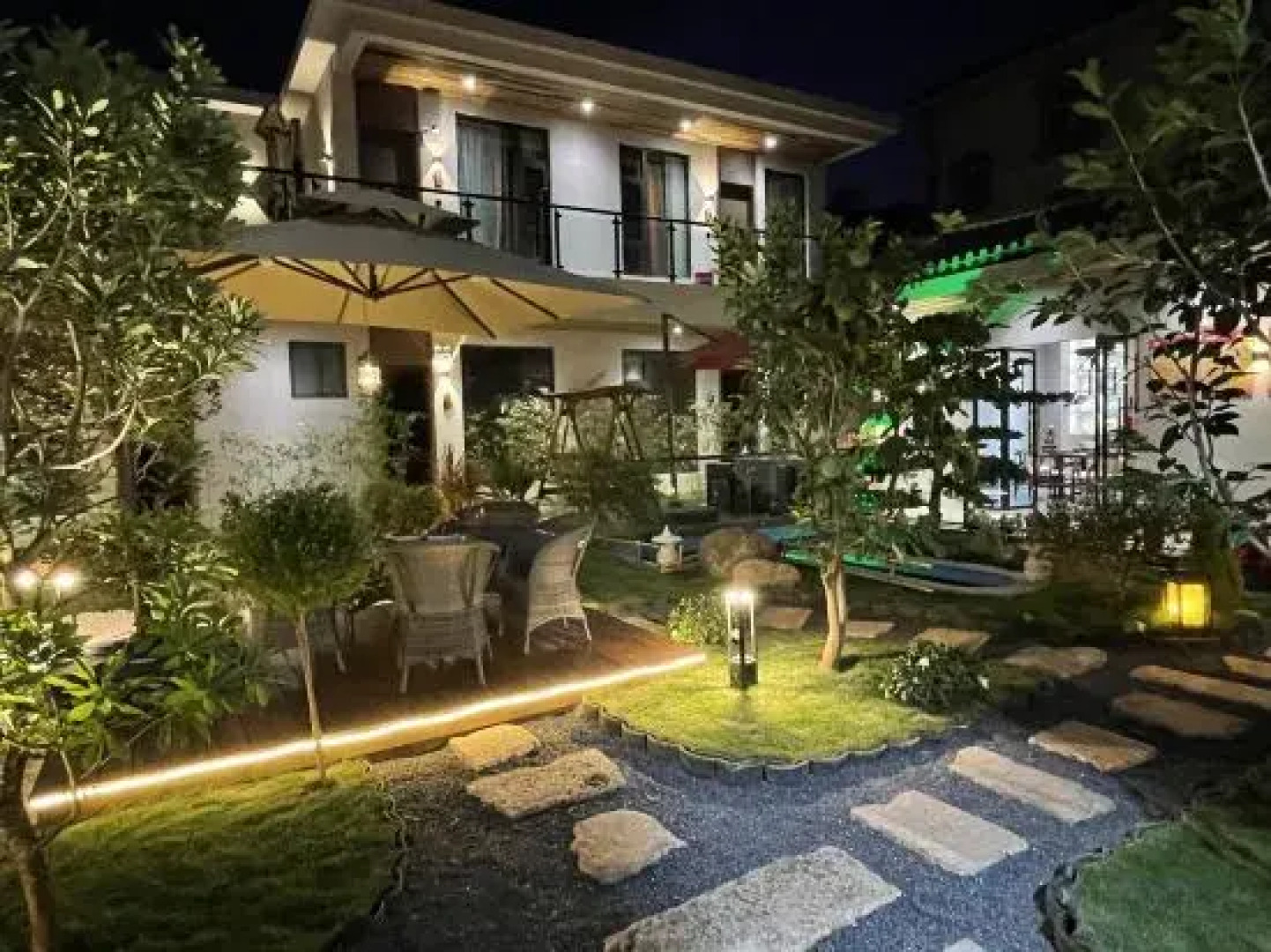 Shiping Longhe Mountain House