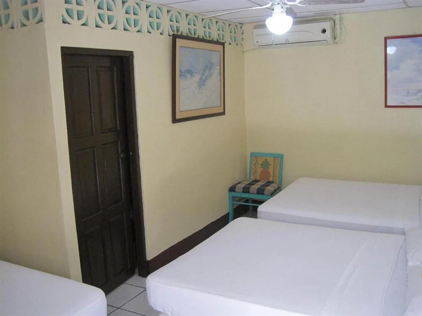 Hotel Ivania's