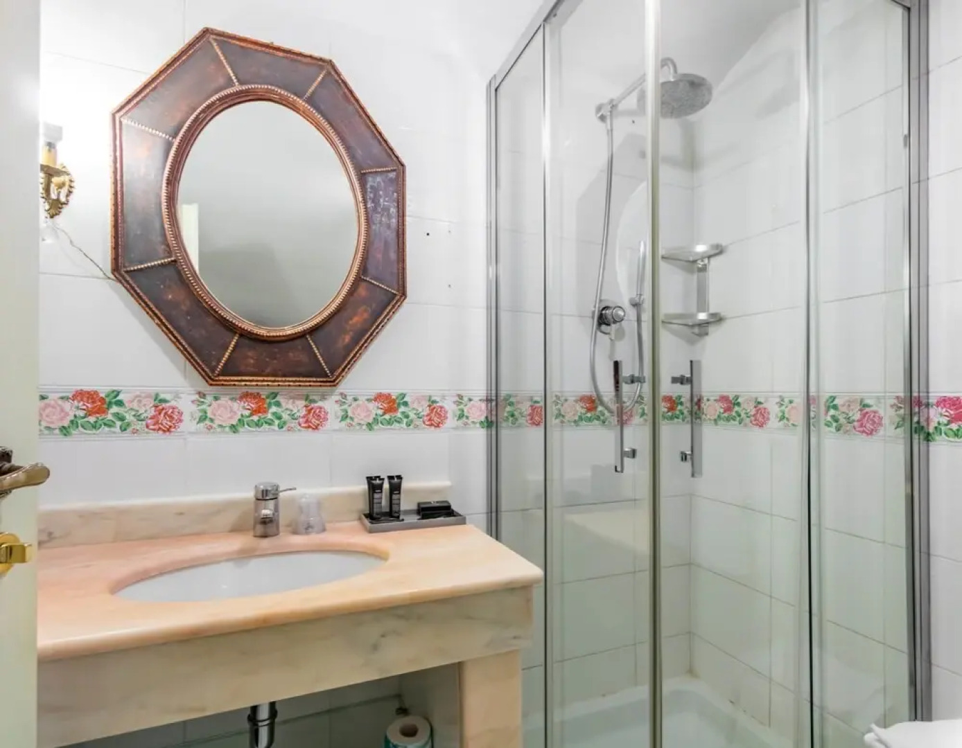 HOTIDAY Room Collection - Ferrara