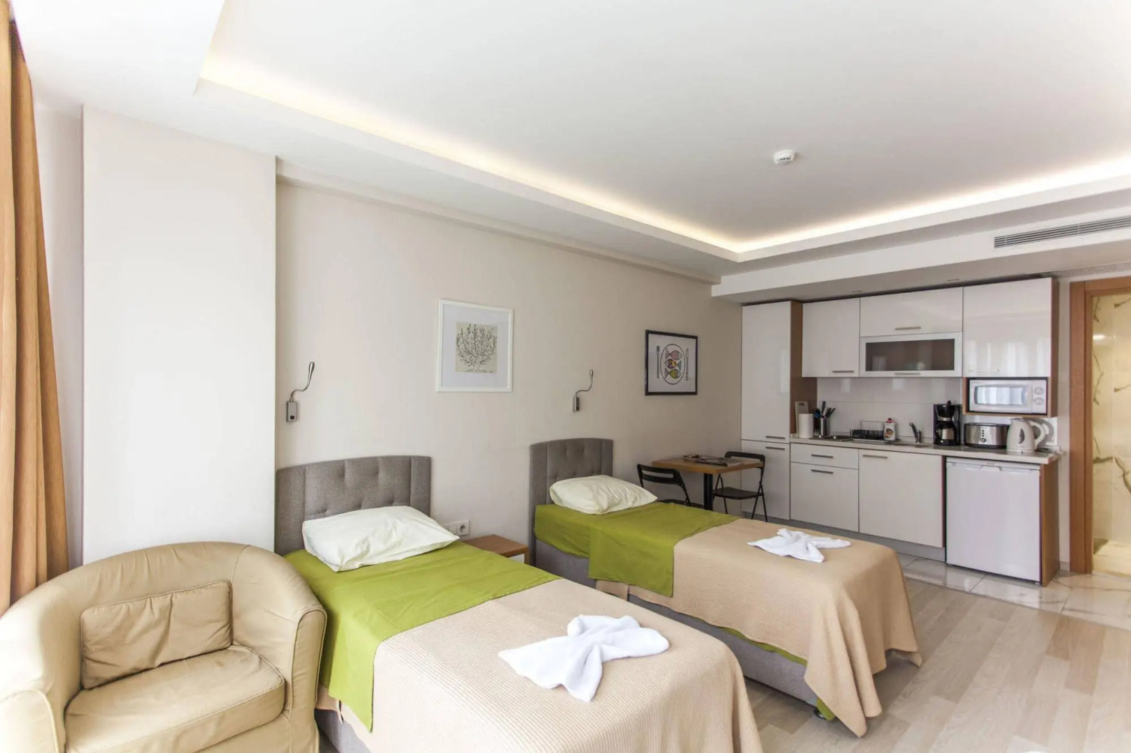Holas Apartments