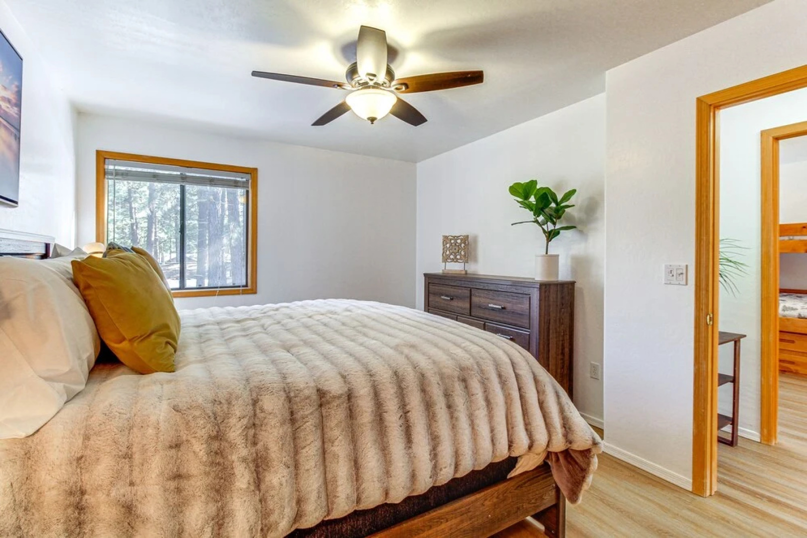 Pet-friendly Cabin w/ Fire Pit in Pinetop!