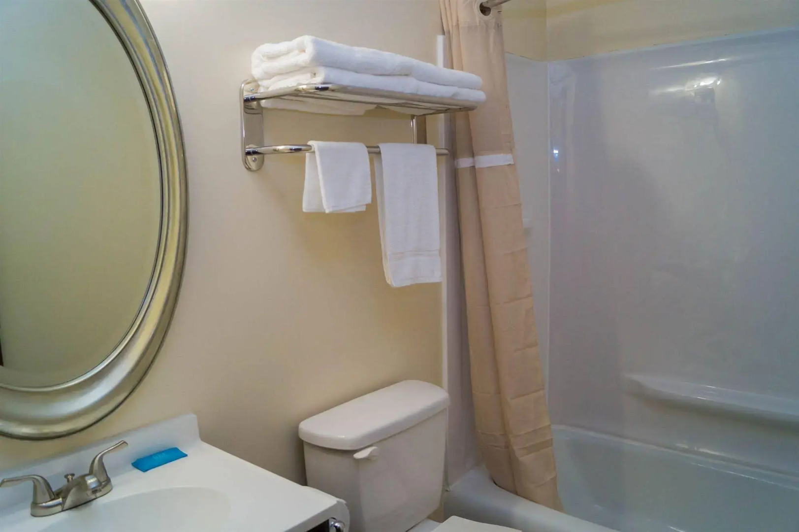 Sullivan Trail Inn & Suites