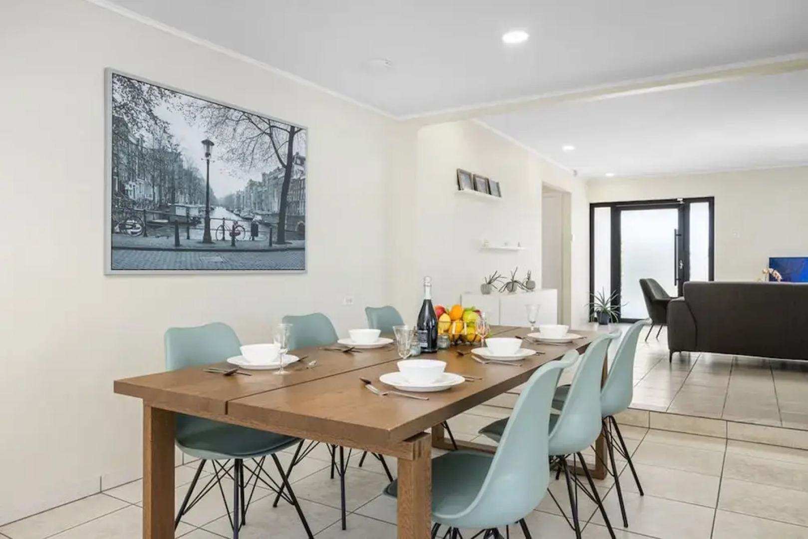 Lovely 3br2ba w Wifi Parking in Central Location