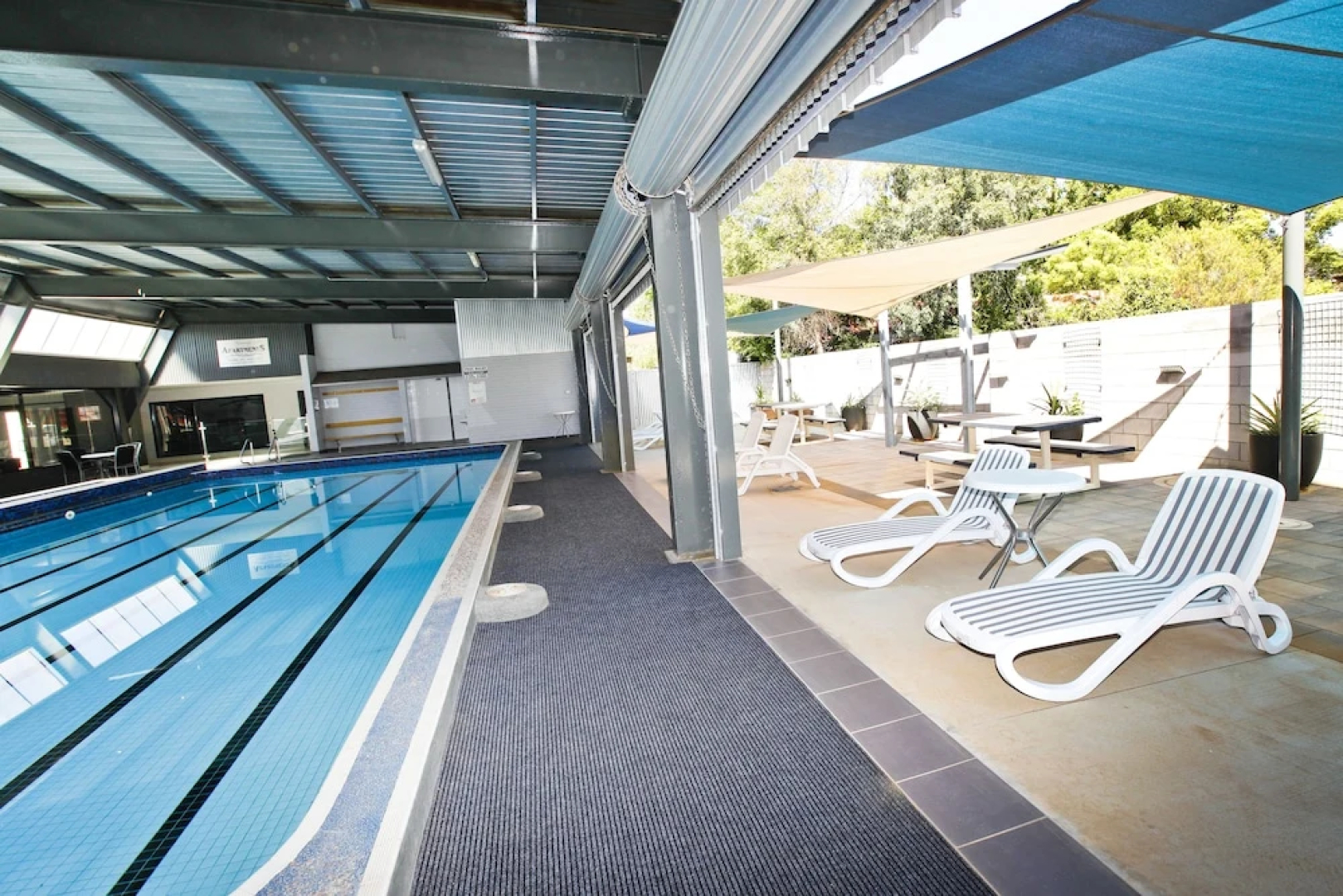 Aquarius Apartments and Cabins